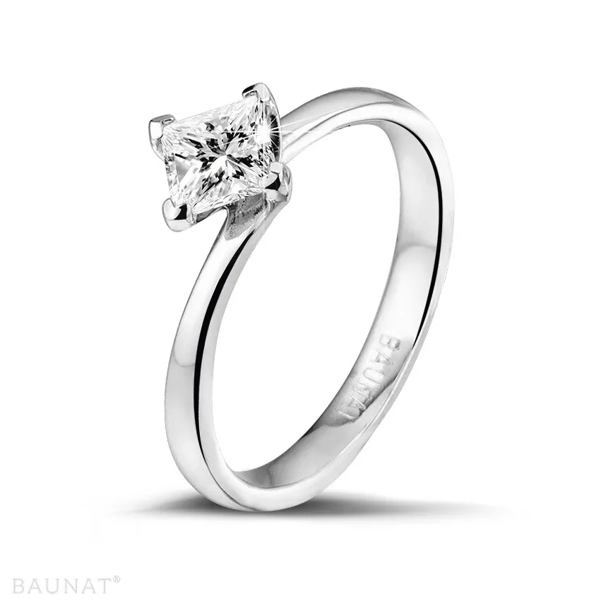 0.70 quilates anillo solitario en oro blanco con diamante talla princesa 