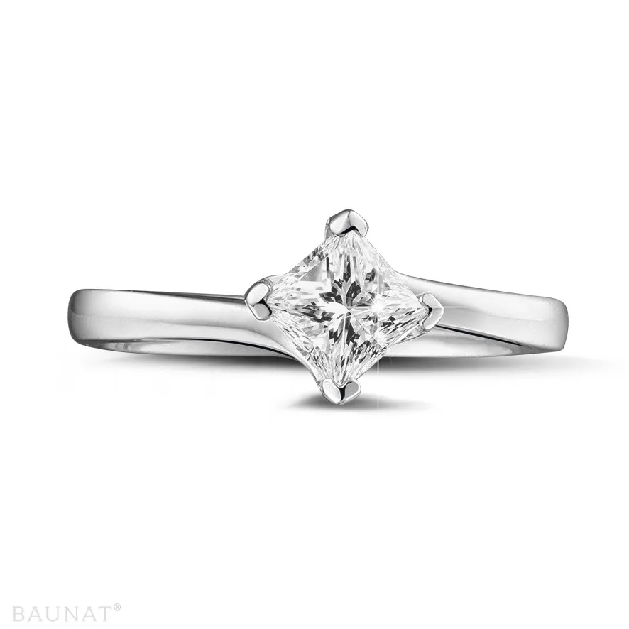 0.70 quilates anillo solitario en oro blanco con diamante talla princesa 