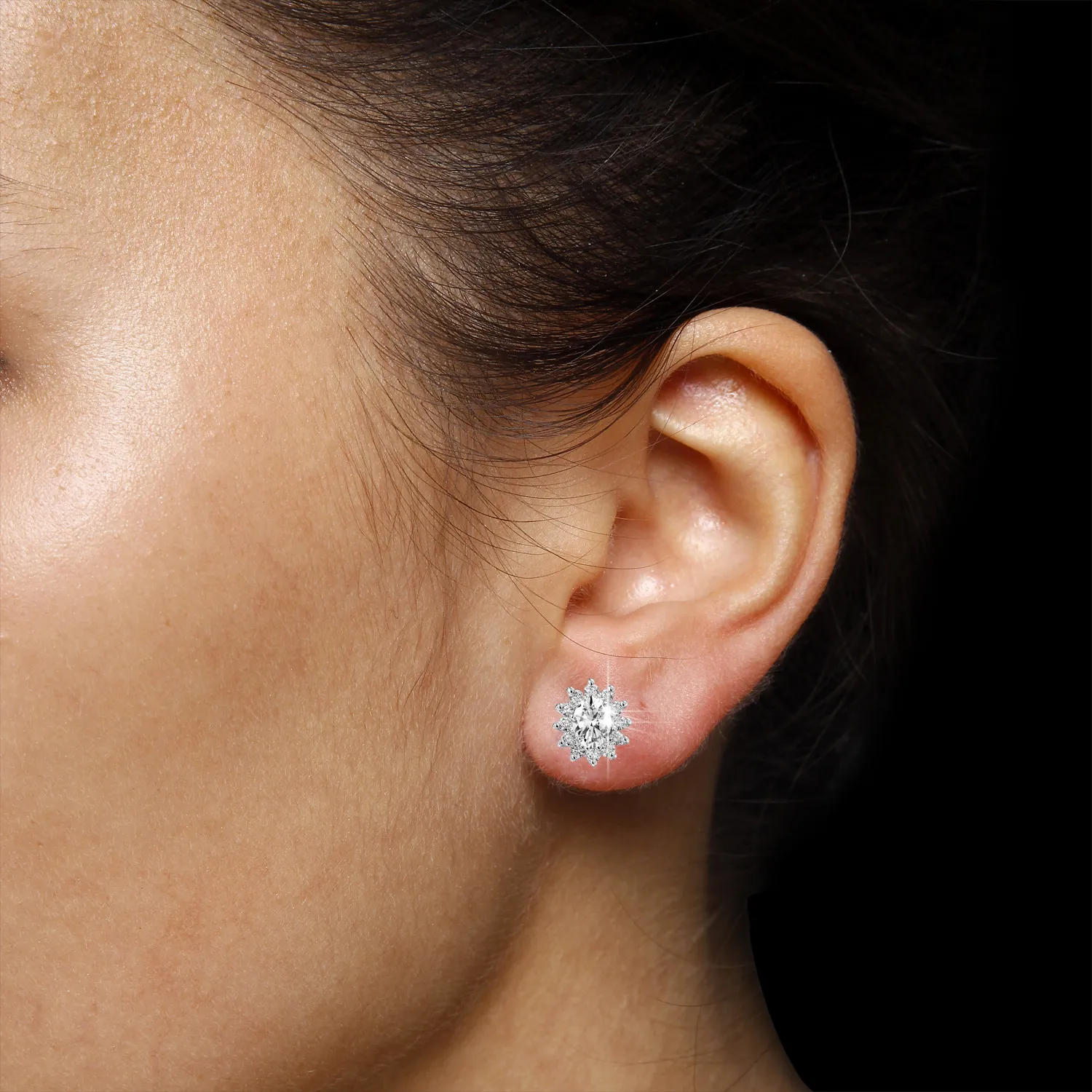 1.75 quilates pendientes “Entourage” en oro blanco con diamantes ovalados y redondos 