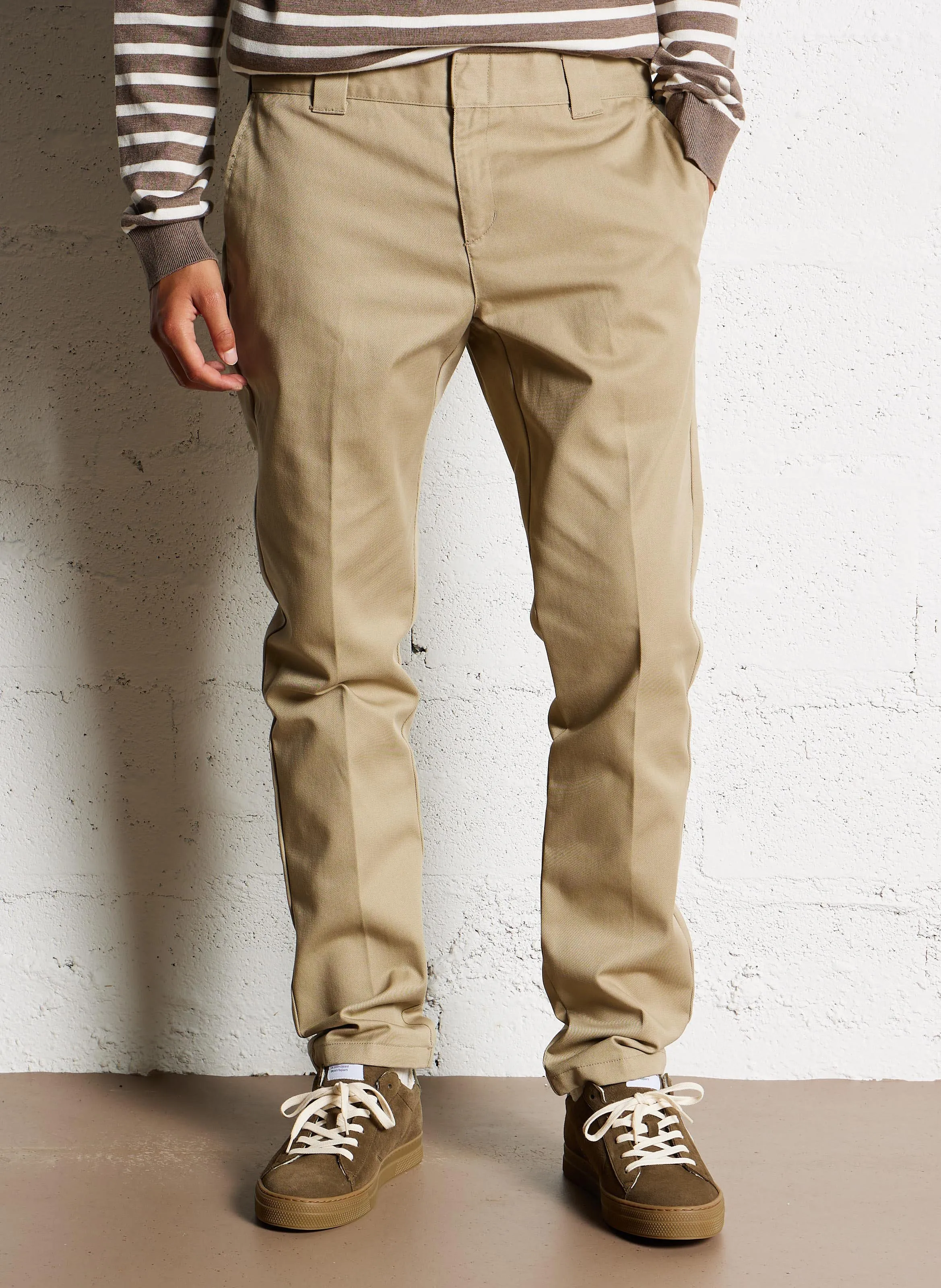 872  PANTALóN SLIM FIT EN BEIGE