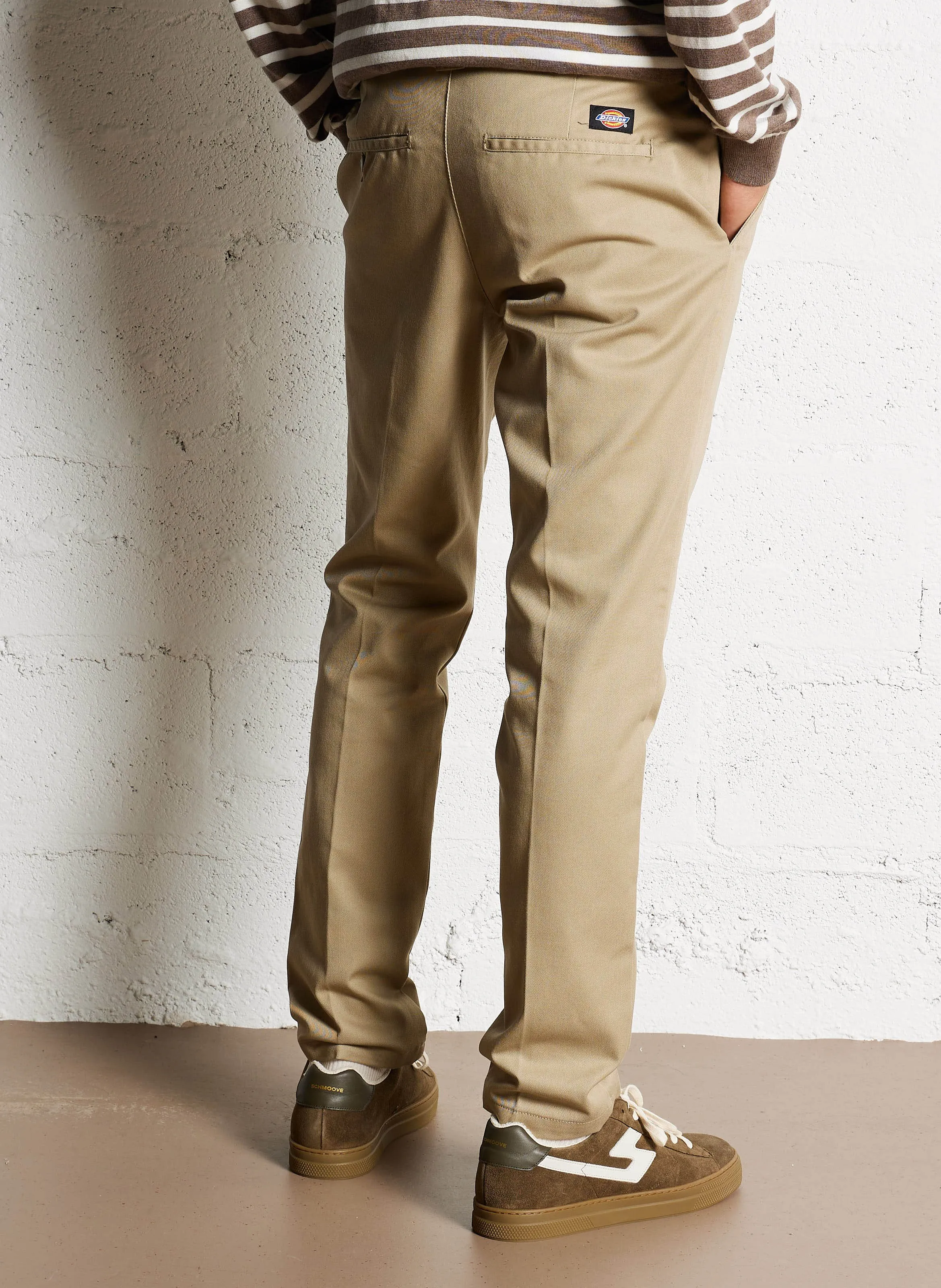 872  PANTALóN SLIM FIT EN BEIGE