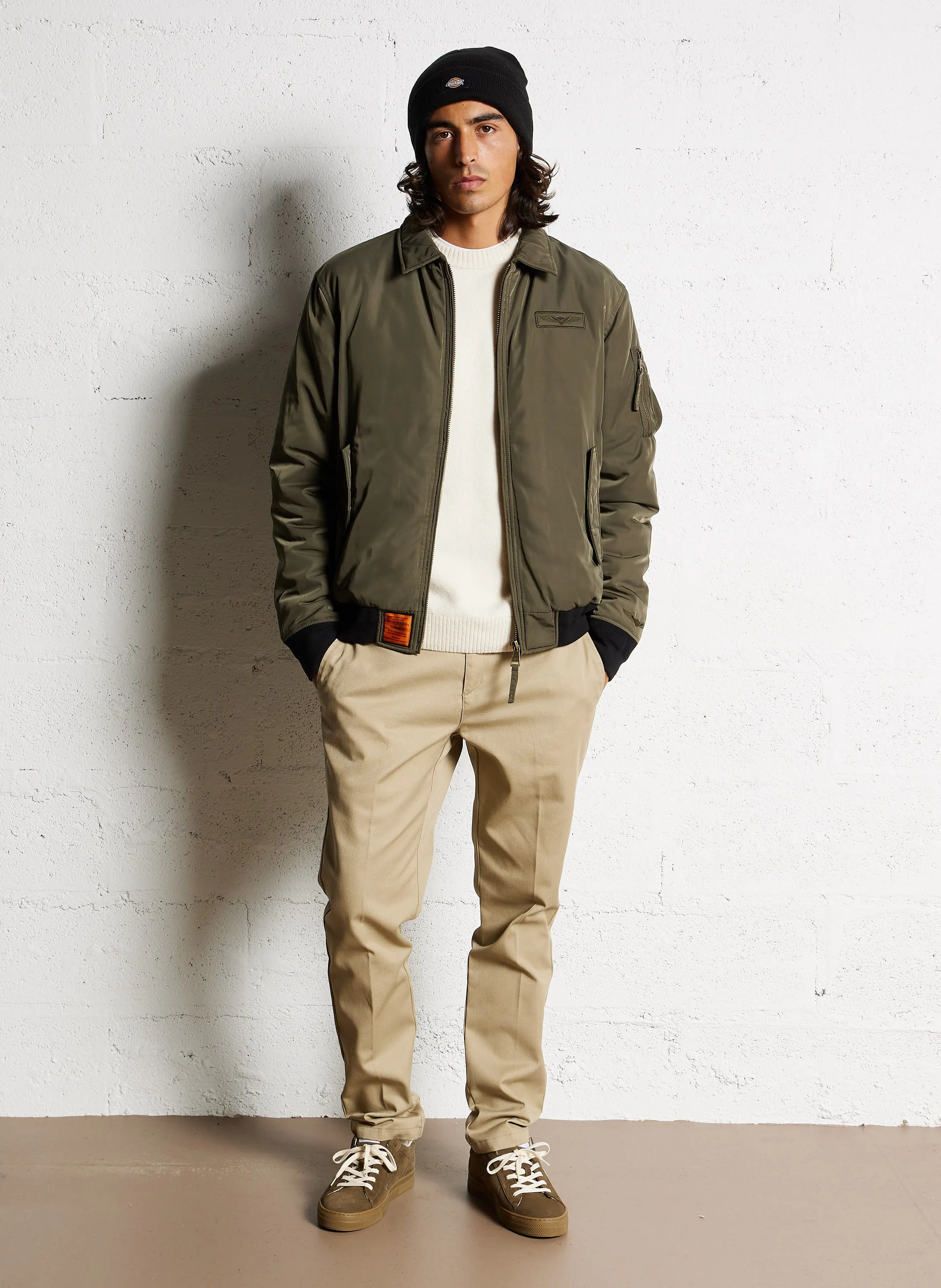 872  PANTALóN SLIM FIT EN BEIGE