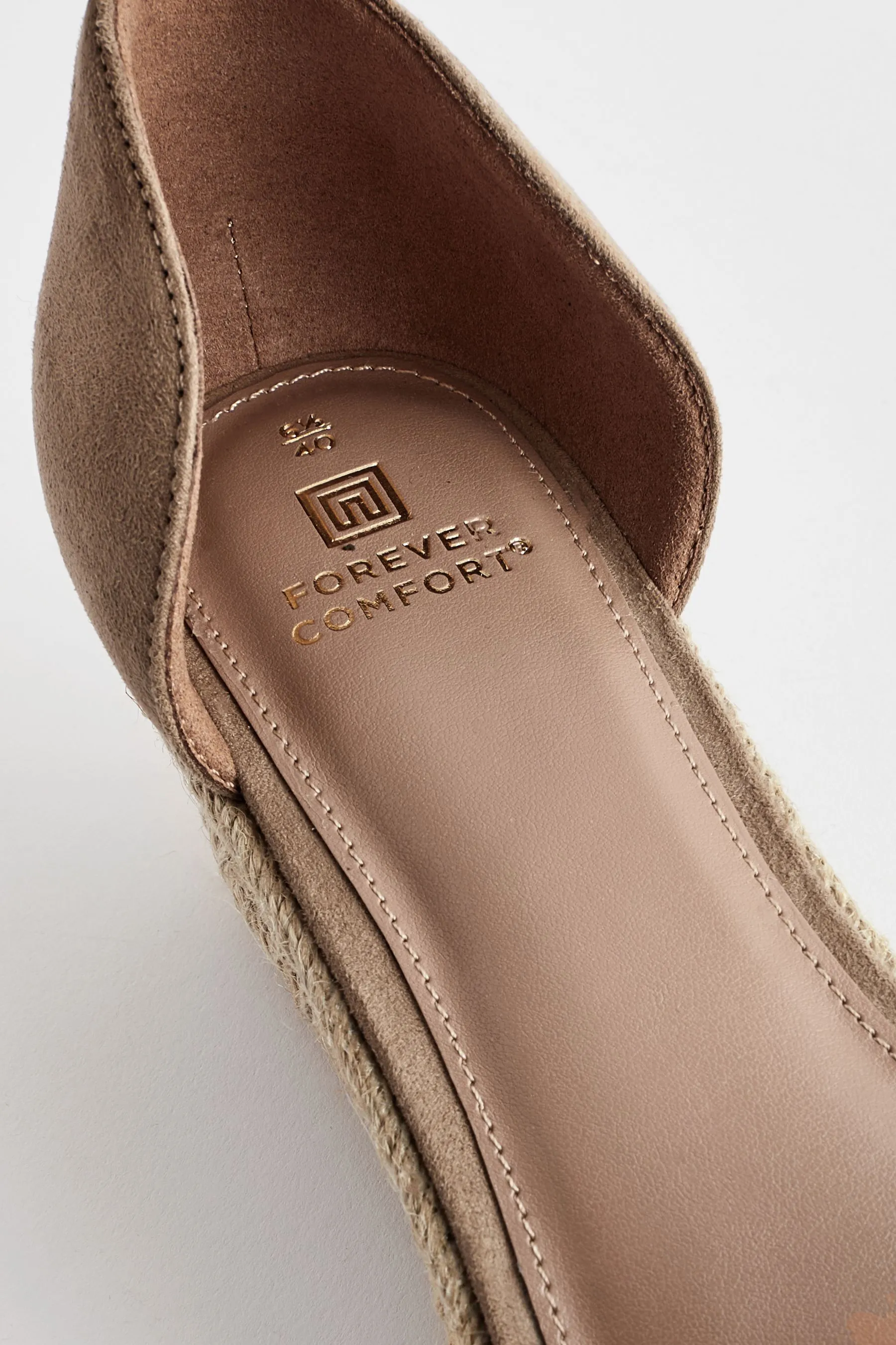 ARENA  CUñAS CON PUNTERA CERRADA DE FOREVER COMFORT®