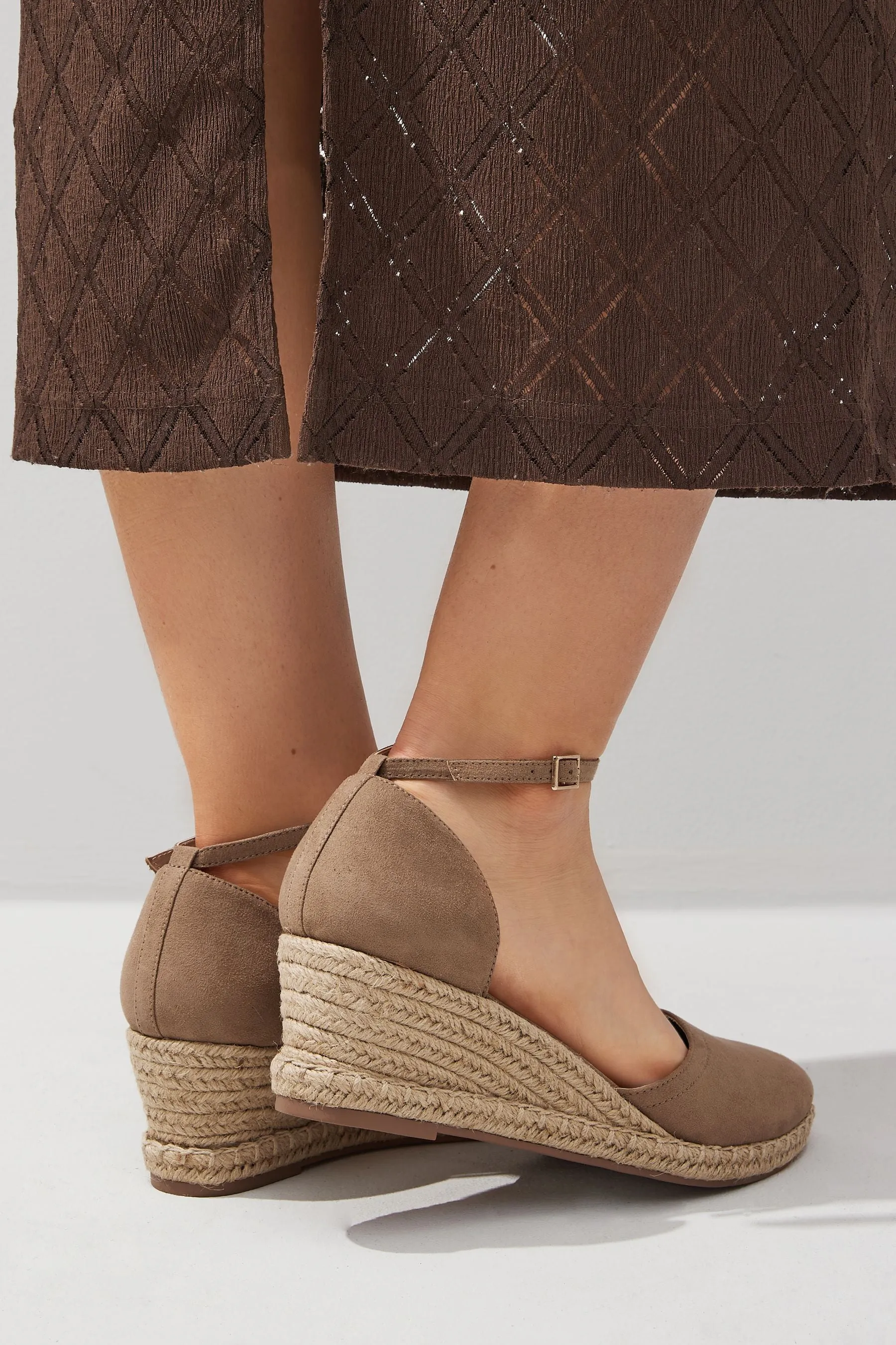 ARENA  CUñAS CON PUNTERA CERRADA DE FOREVER COMFORT®