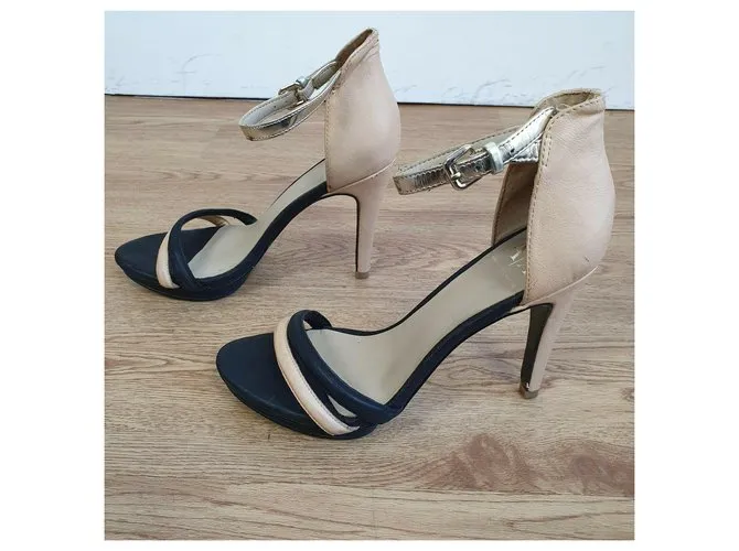 Armani Exchange Sandalias negras y nude con tira al tobillo Castaño Negro Metálico 
