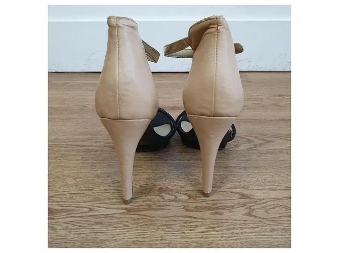 Armani Exchange Sandalias negras y nude con tira al tobillo Castaño Negro Metálico 