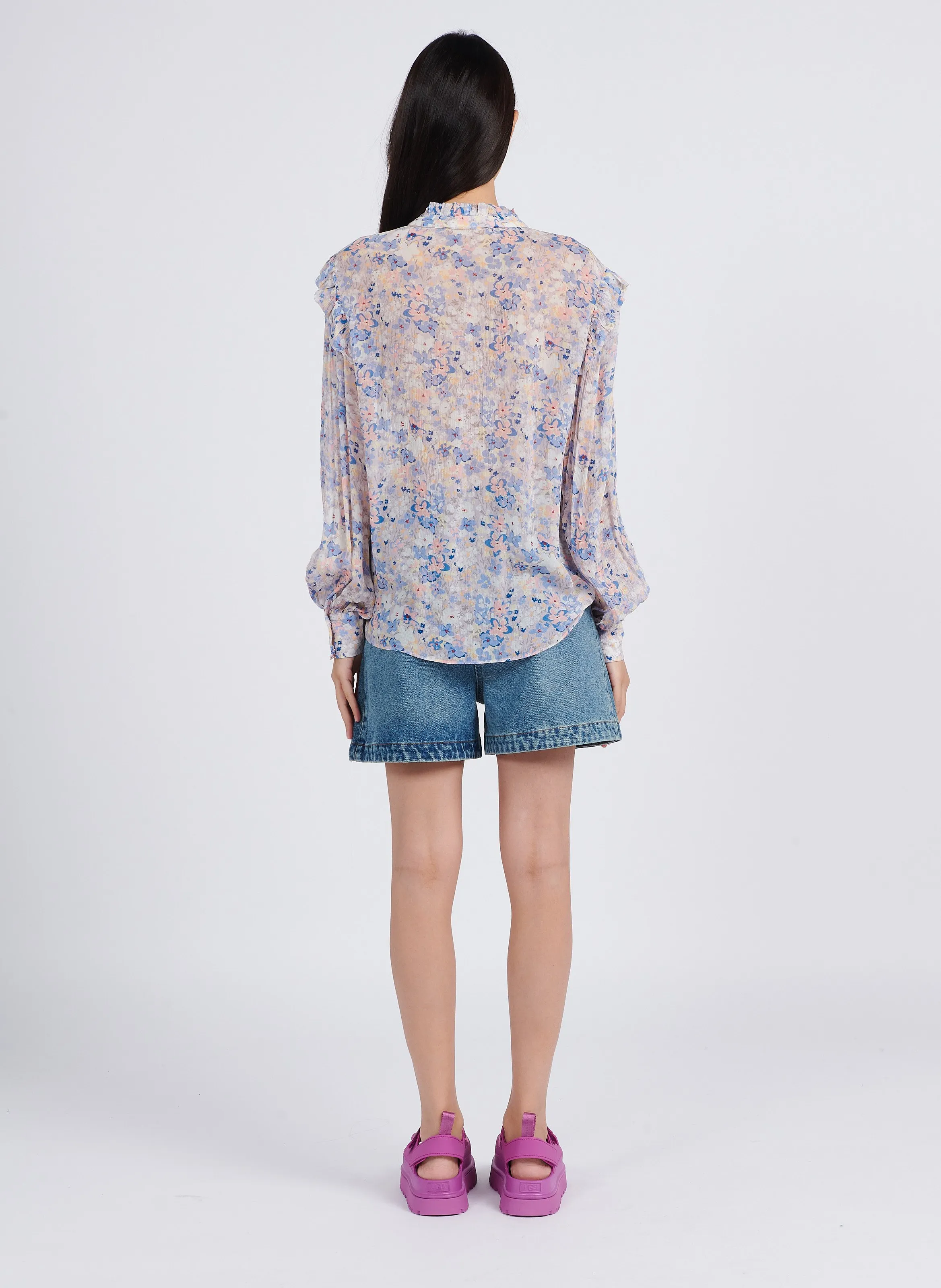 BERENICE CHISCA  CAMISA RECTA CON CUELLO VICTORIANO Y ESTAMPADO EN MULTICOLOR