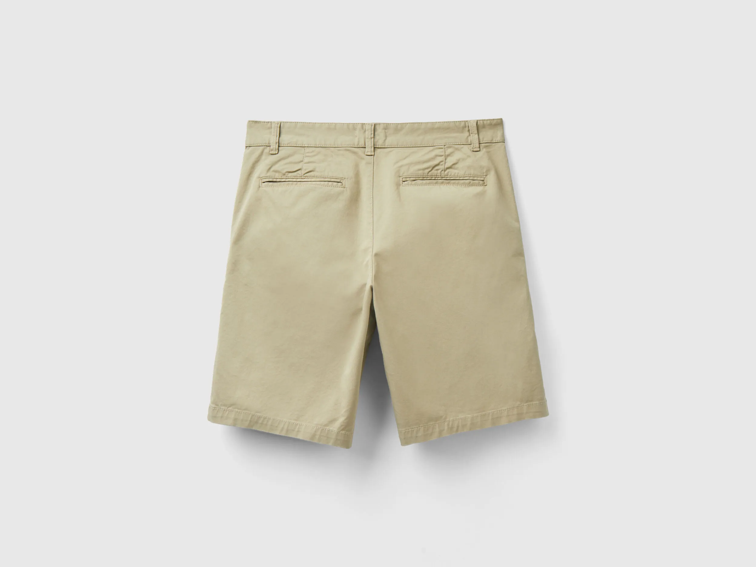 Bermudas chinos de algodón elástico