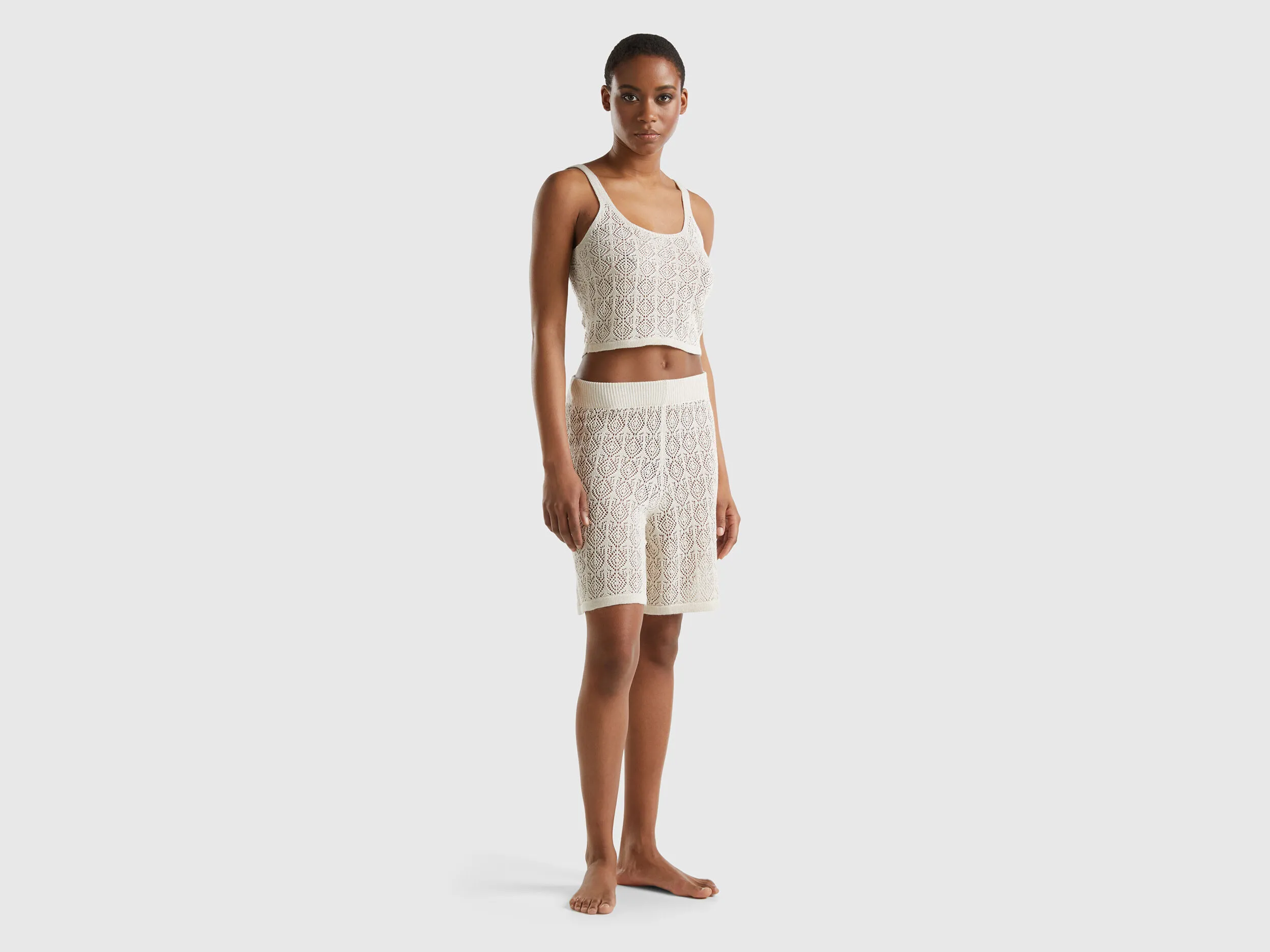 Bermudas perforadas de lino mixto