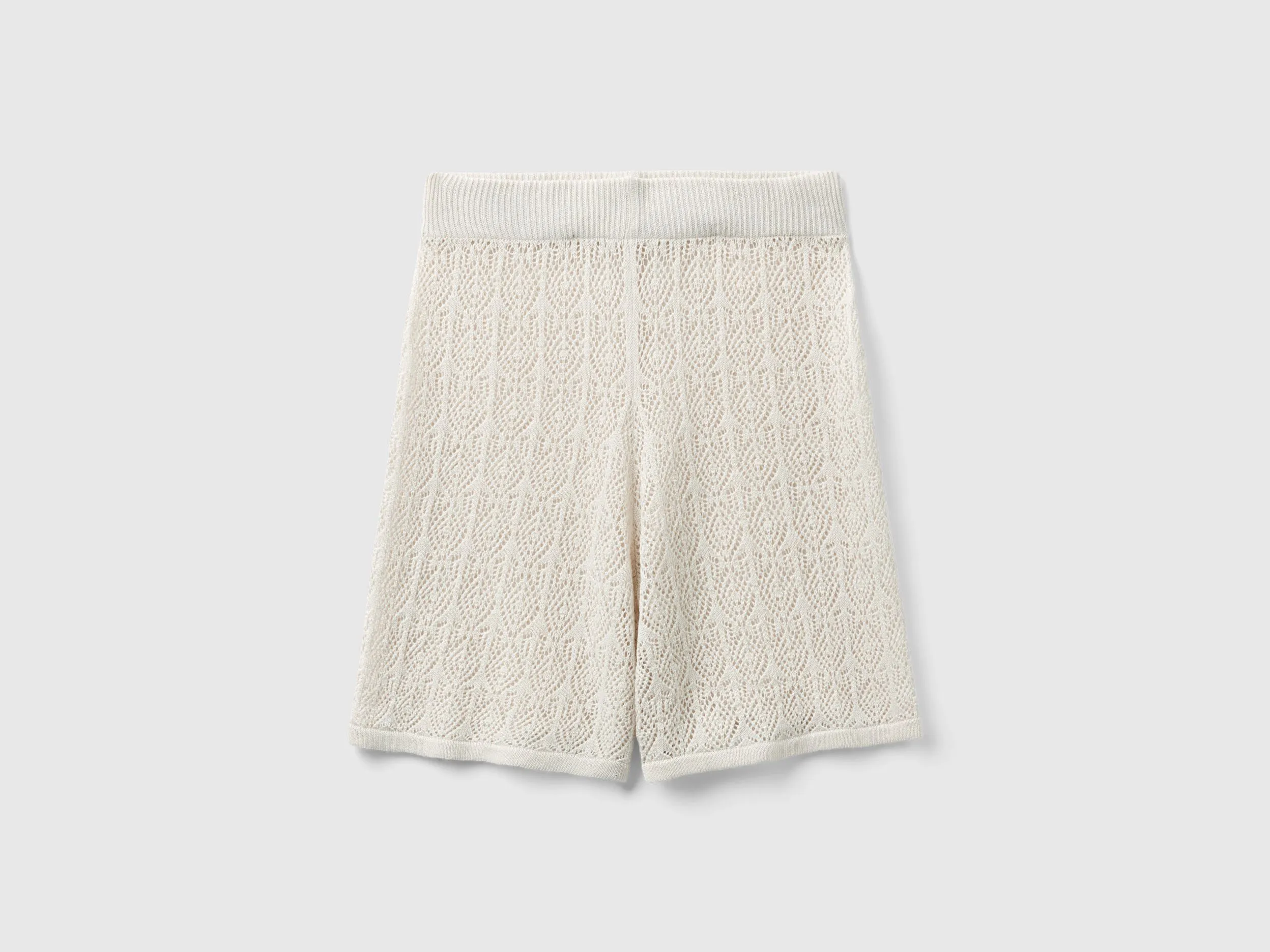 Bermudas perforadas de lino mixto