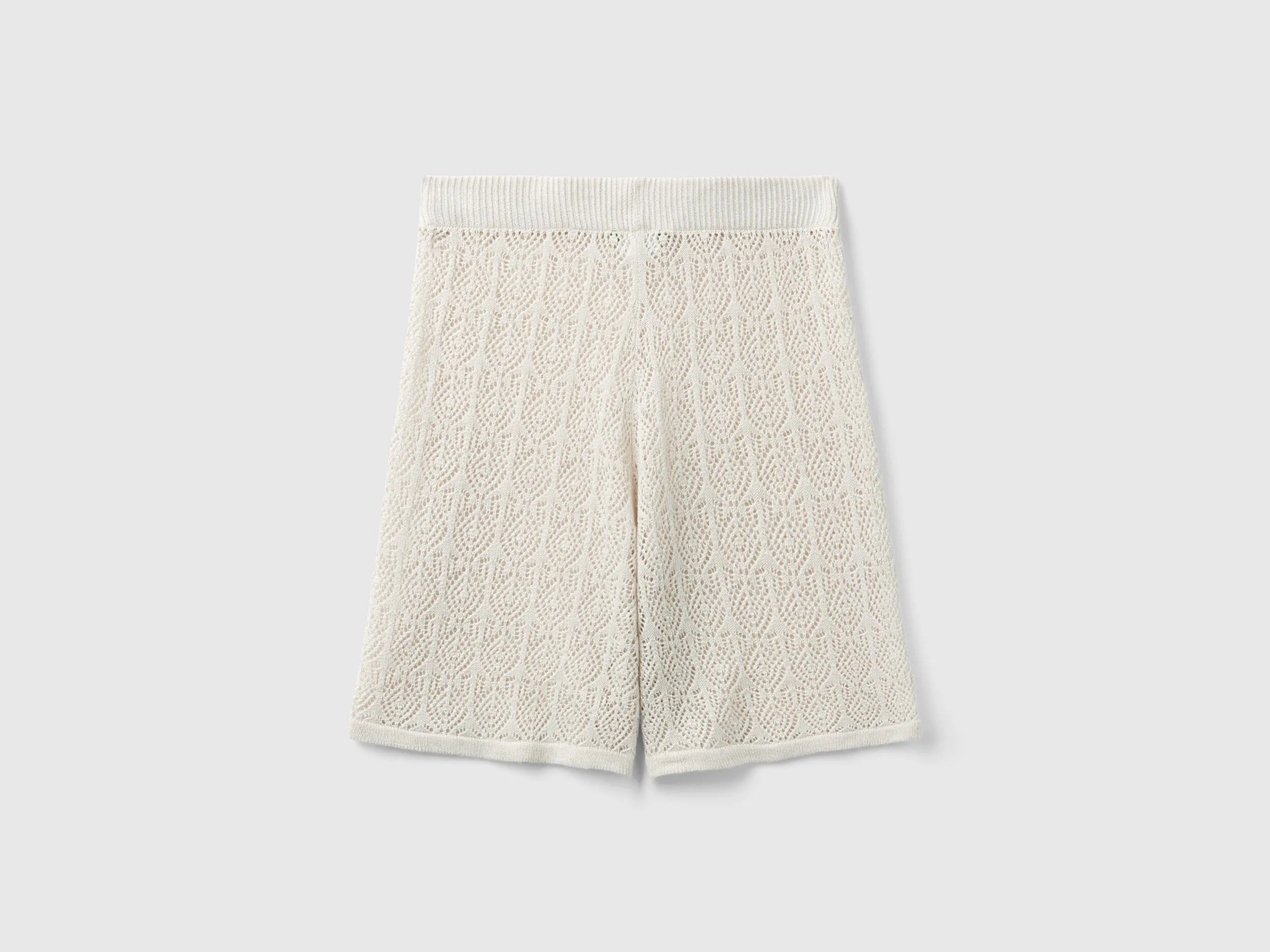 Bermudas perforadas de lino mixto