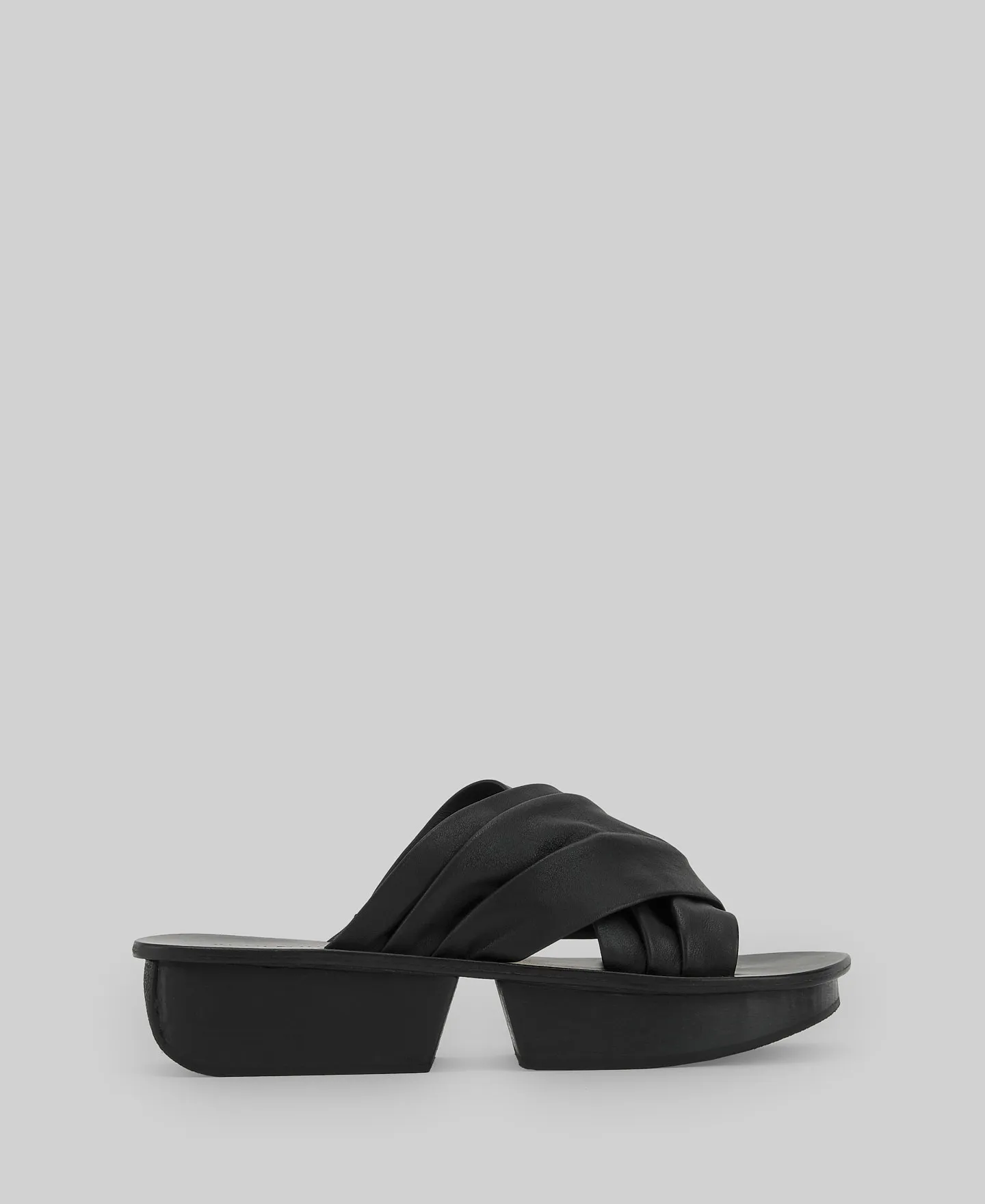 Black platform sandal woman