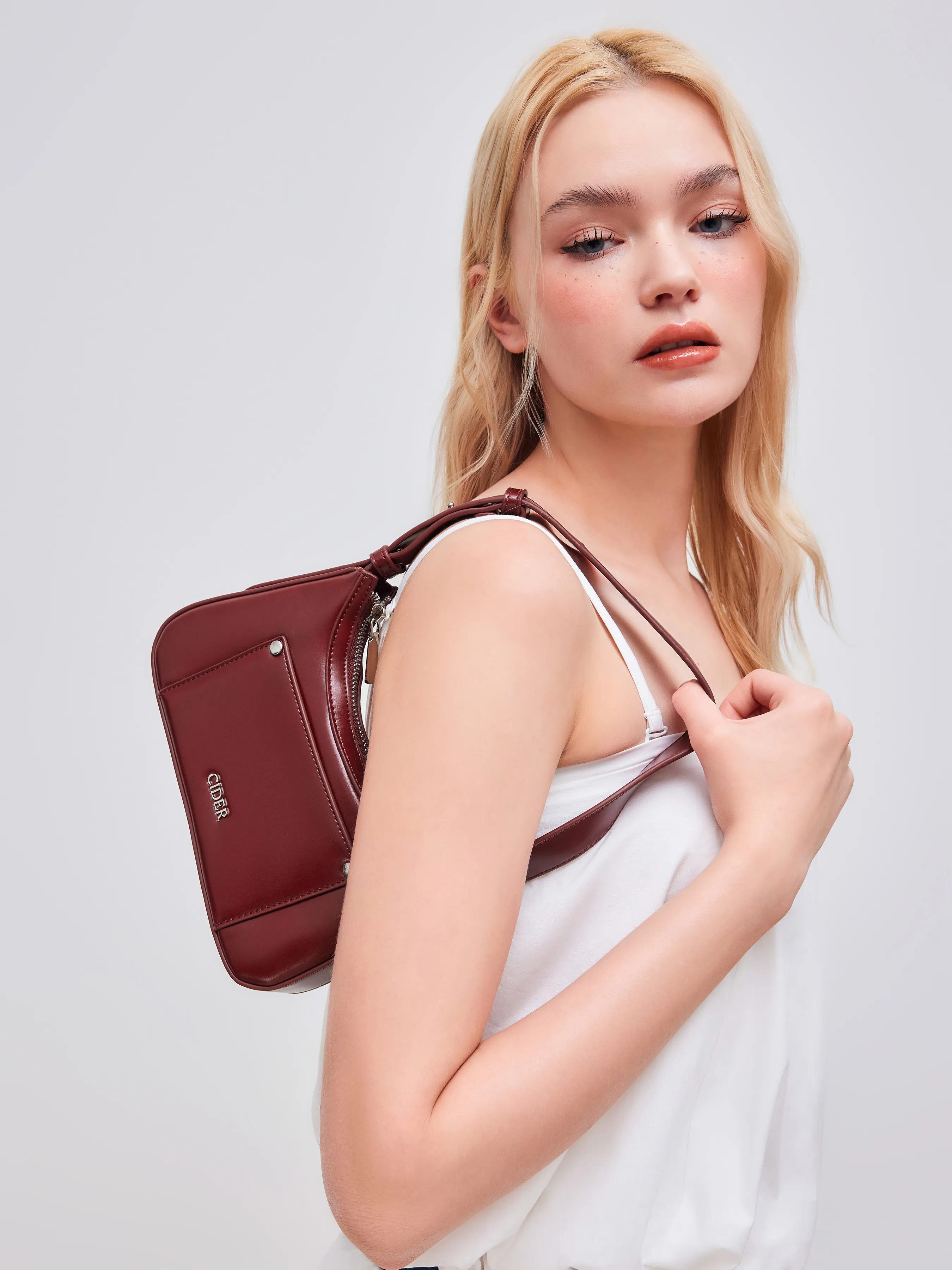 Bolso de mano de cuero sintético