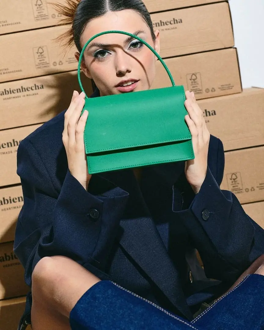 Bolso rectangular de cuero reciclado