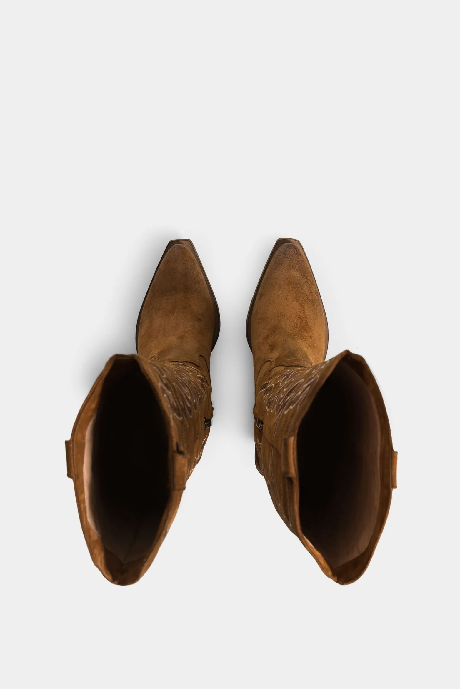 Botas escarlata de cuero gamuza para mujer caña bordada