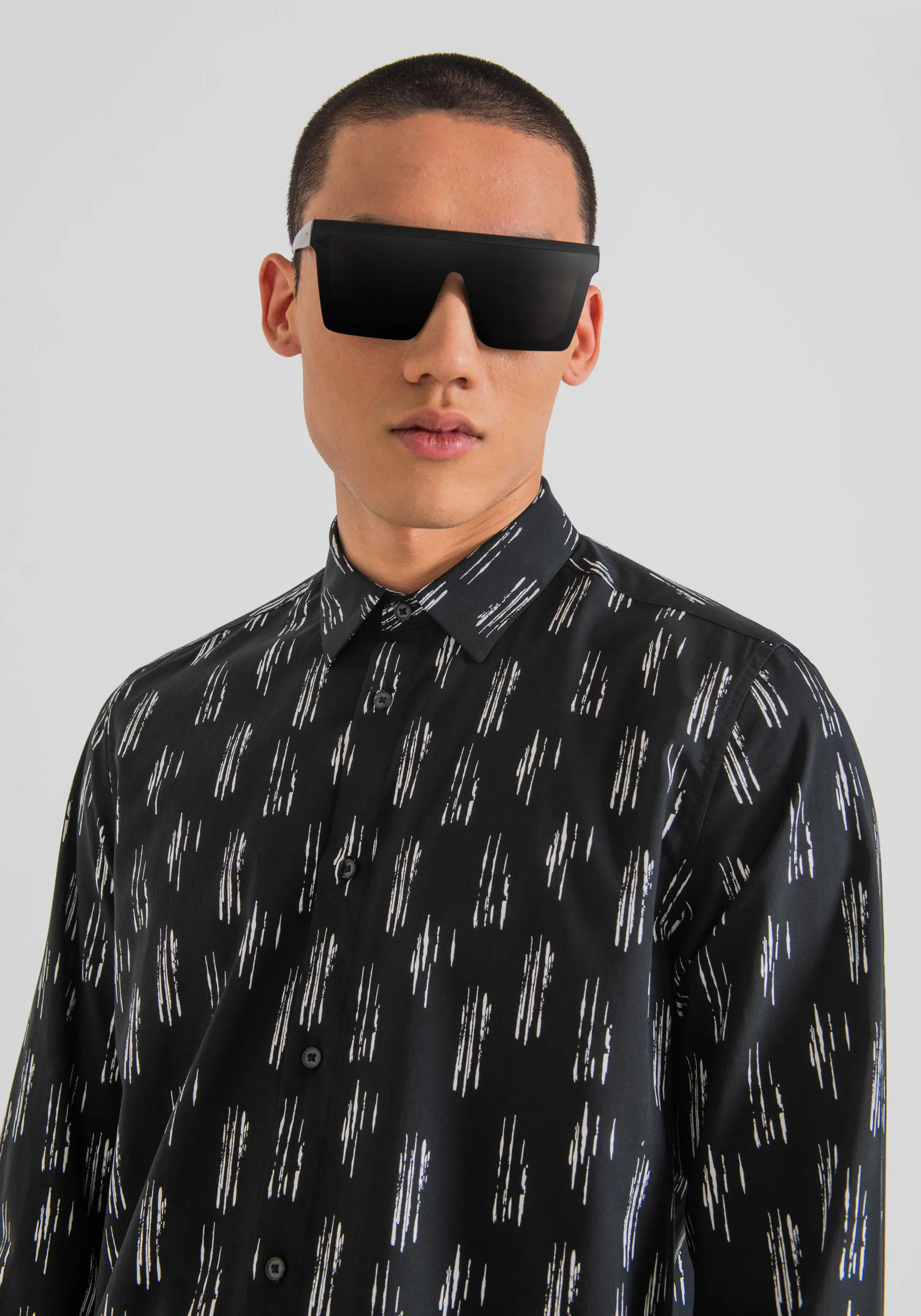 CAMISA BARCELONA DE CORTE RECTO REGULAR EN TELA DE MEZCLA DE ALGODÓN