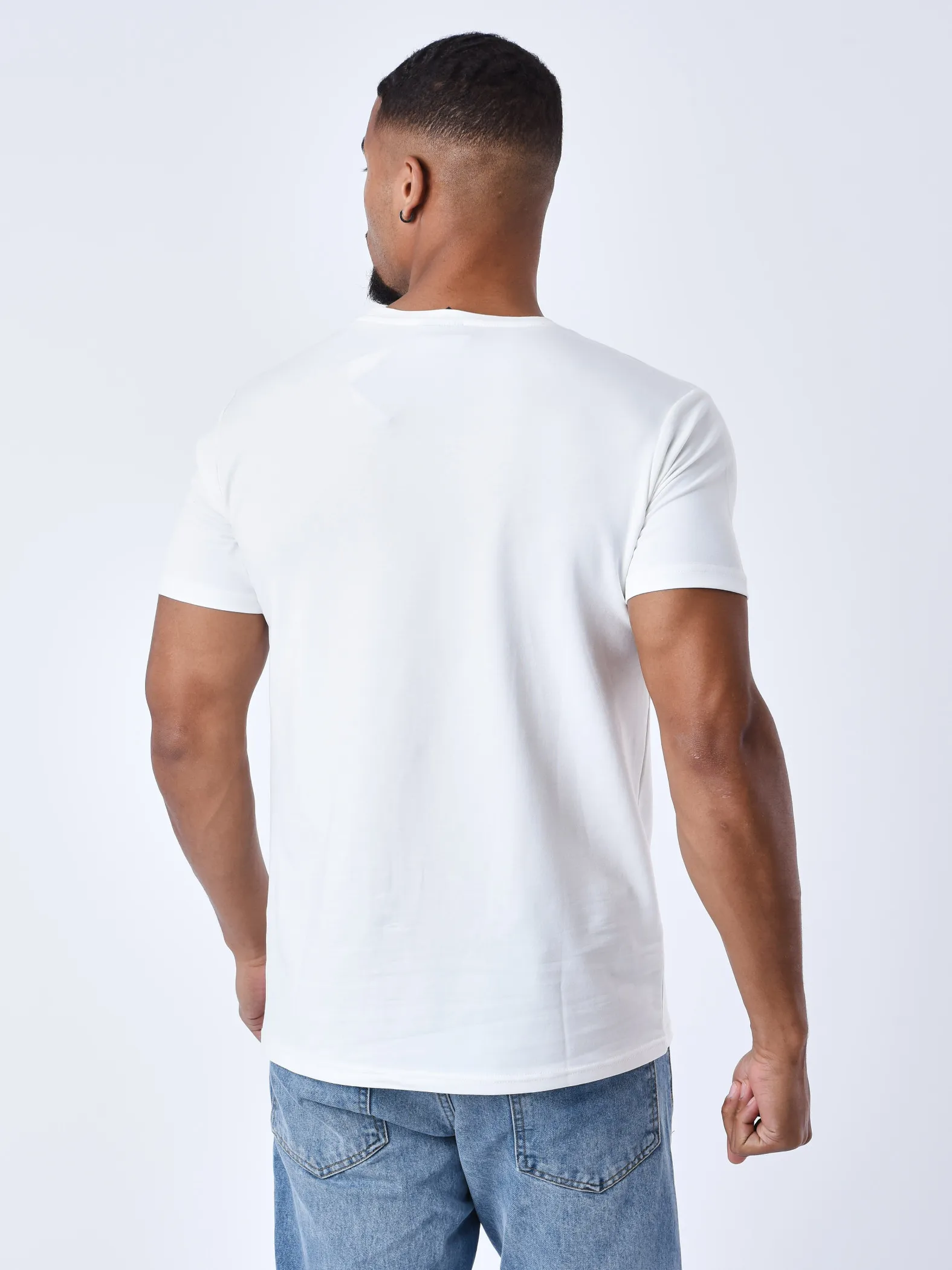 Camiseta básica con logotipo bordado