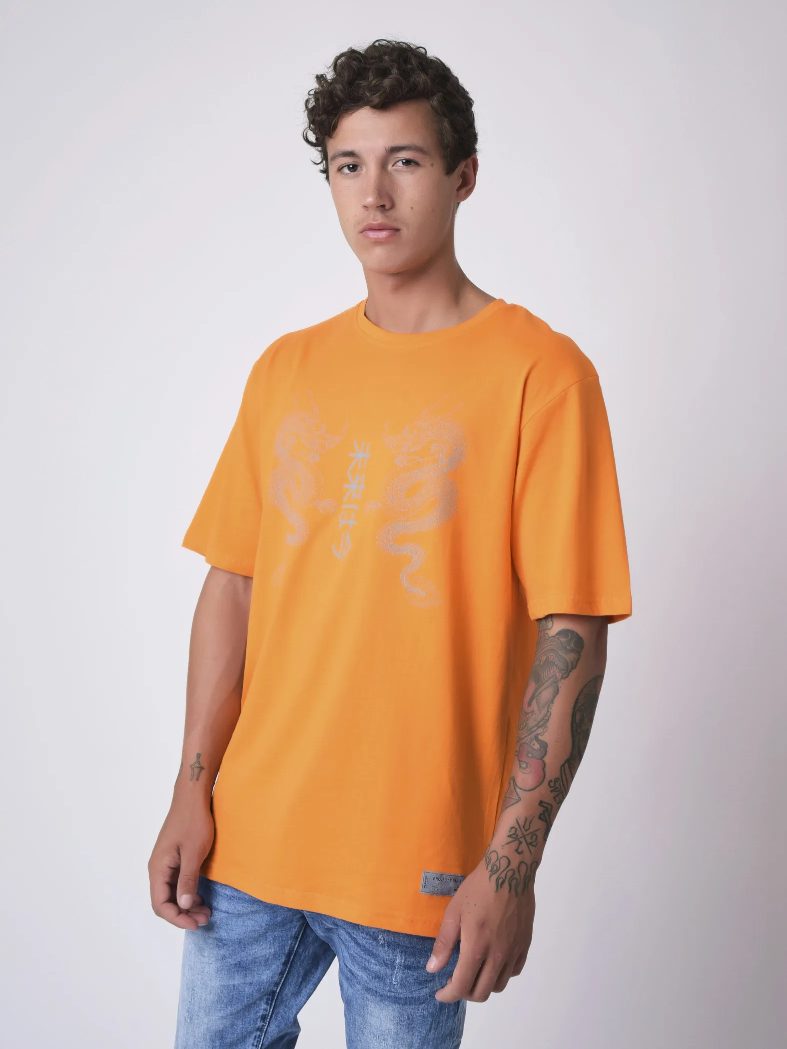 Camiseta con diseño de dragones