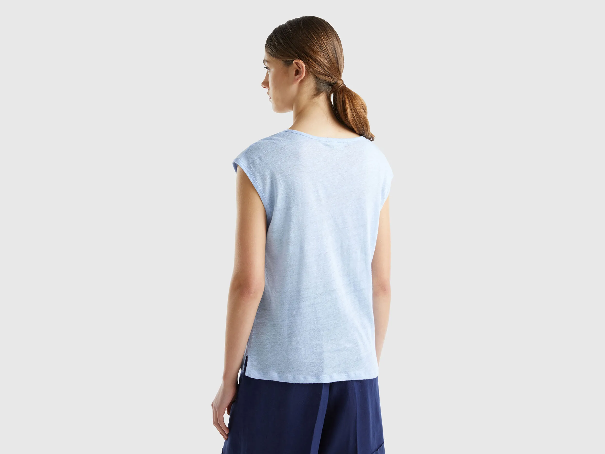 Camiseta de cuello ancho de lino puro