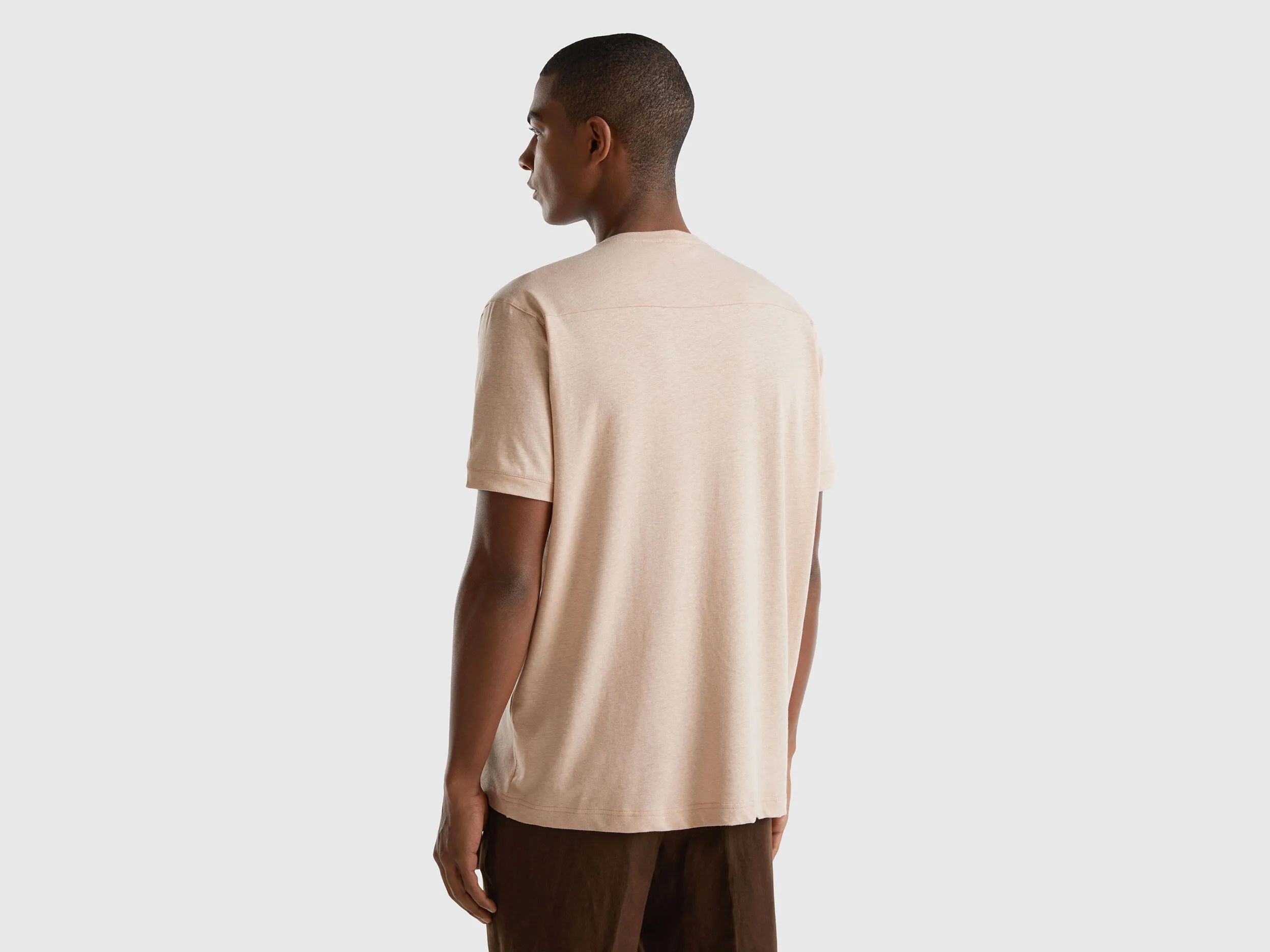 Camiseta de lino mixto con bolsillo