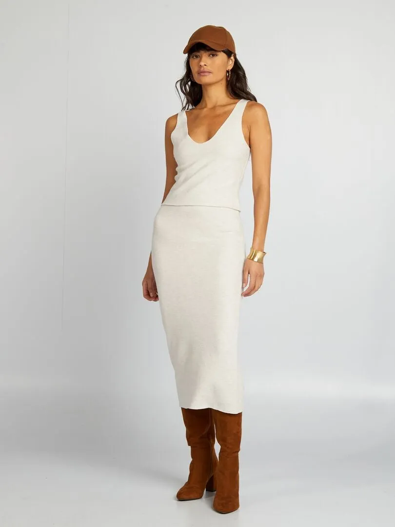 CAMISETA DE TIRANTES DE PUNTO CON CUELLO DE PICO  BEIGE