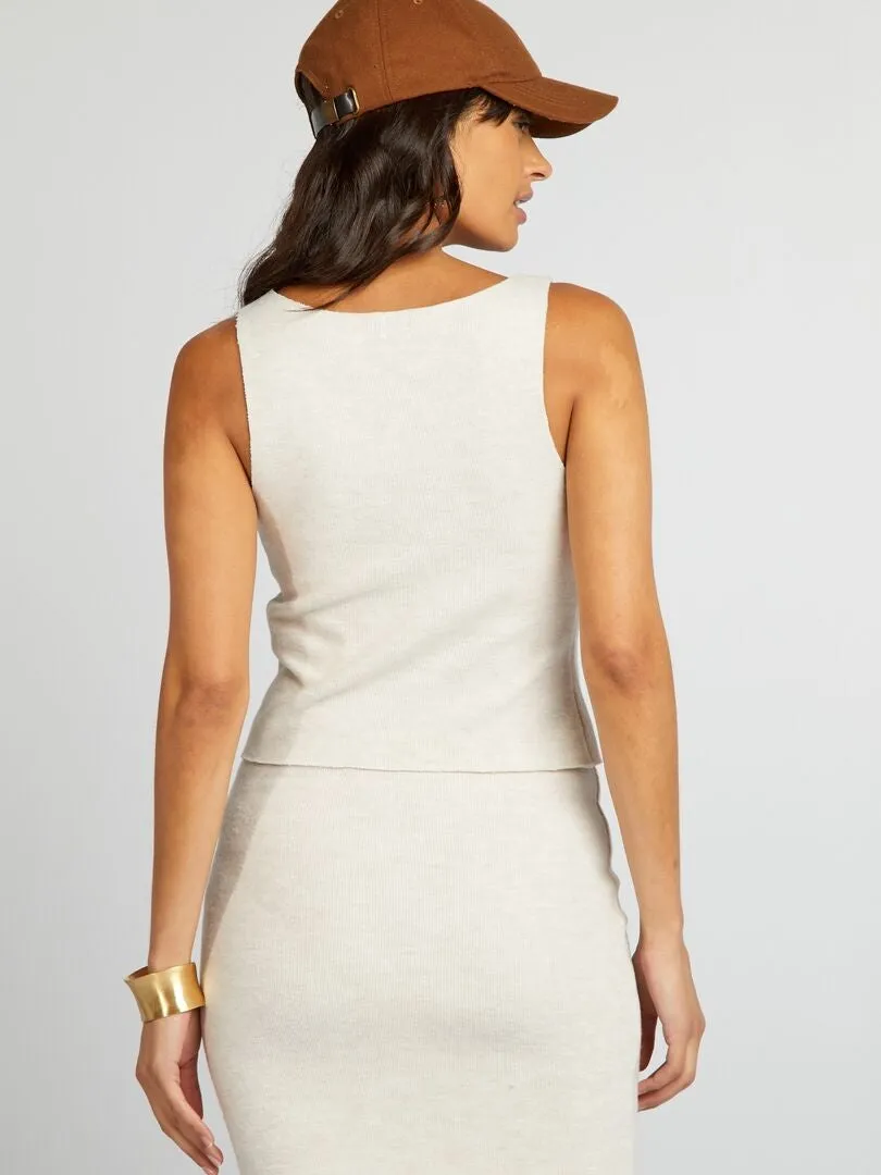 CAMISETA DE TIRANTES DE PUNTO CON CUELLO DE PICO  BEIGE
