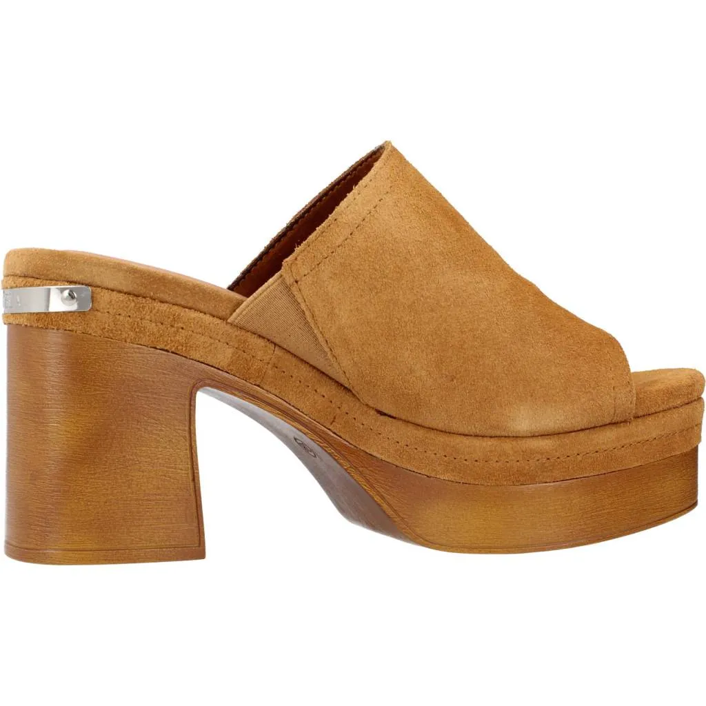 CARMELA CAMEL