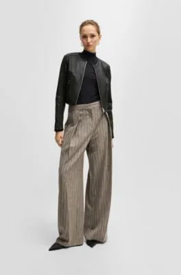 Chaqueta de piel slim fit sin cuello