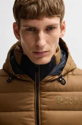 Chaqueta de plumón repelente al agua con logo tonal