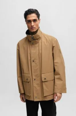 Chaqueta regular fit con cuello alto