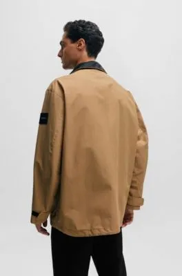 Chaqueta regular fit con cuello alto