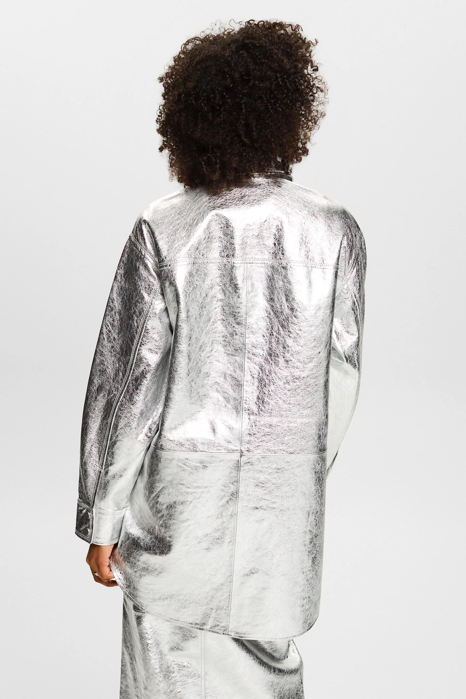 Chaqueta revestida de cuero metalizado