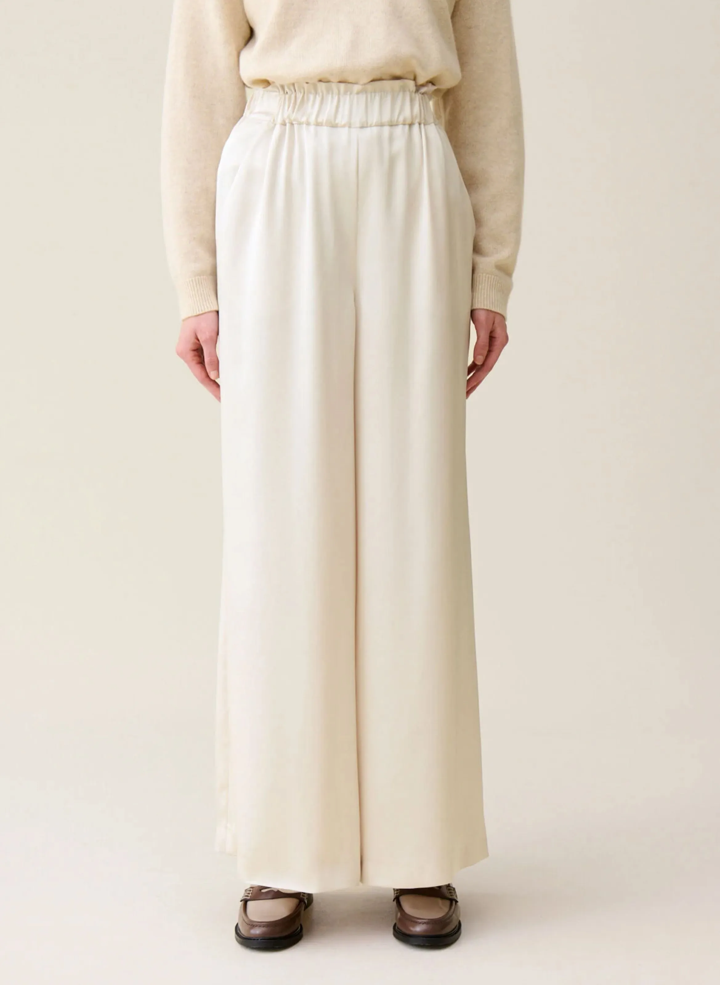 CLAUDIE PIERLOT Pantalón ancho de talle alto satinado en beige