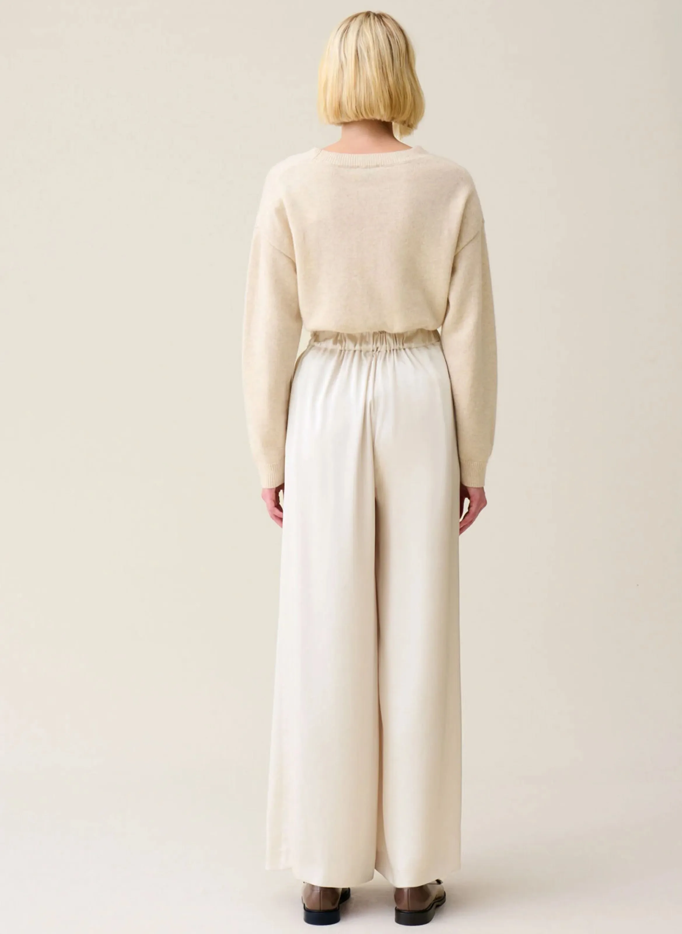 CLAUDIE PIERLOT Pantalón ancho de talle alto satinado en beige