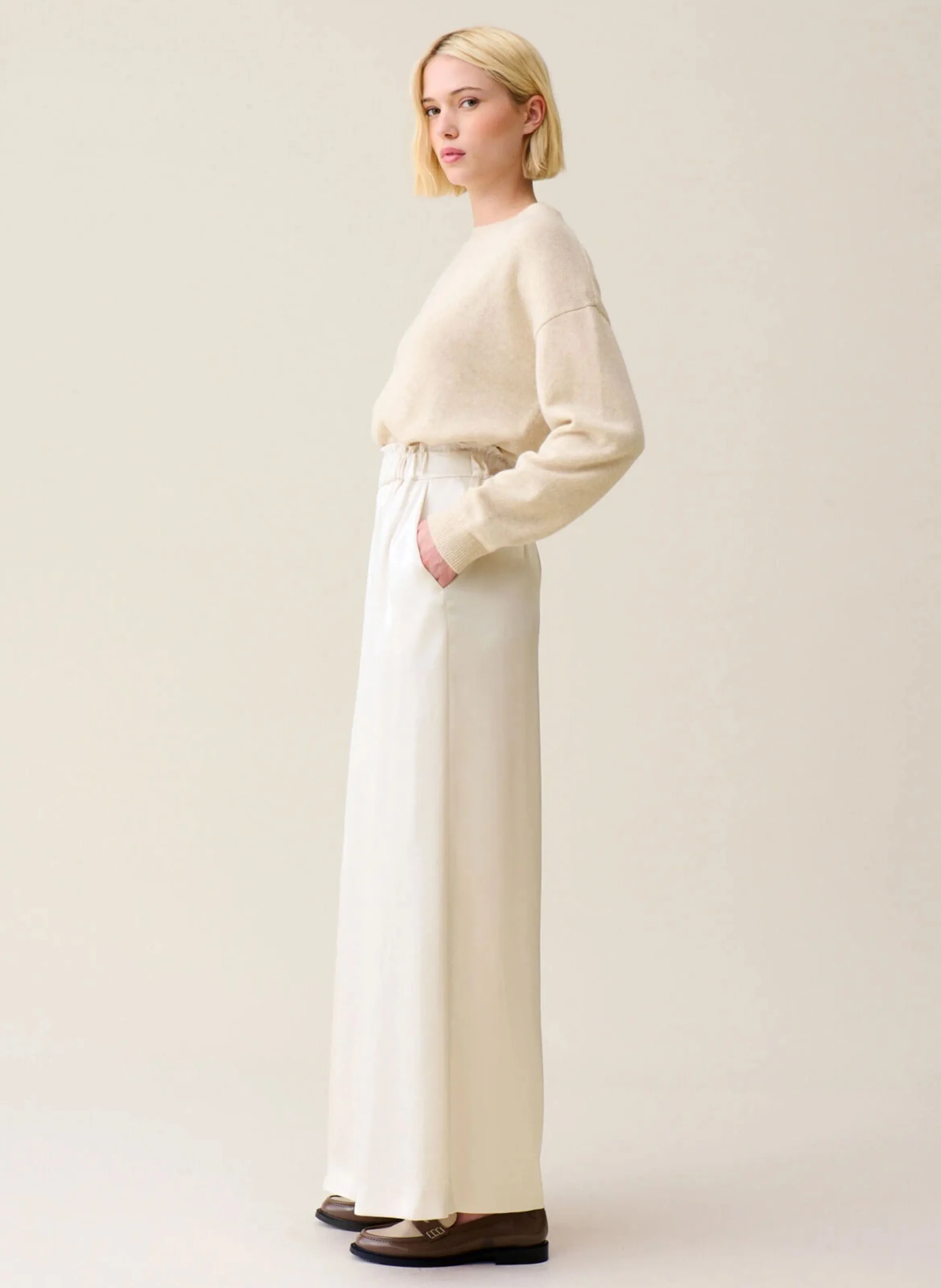 CLAUDIE PIERLOT Pantalón ancho de talle alto satinado en beige