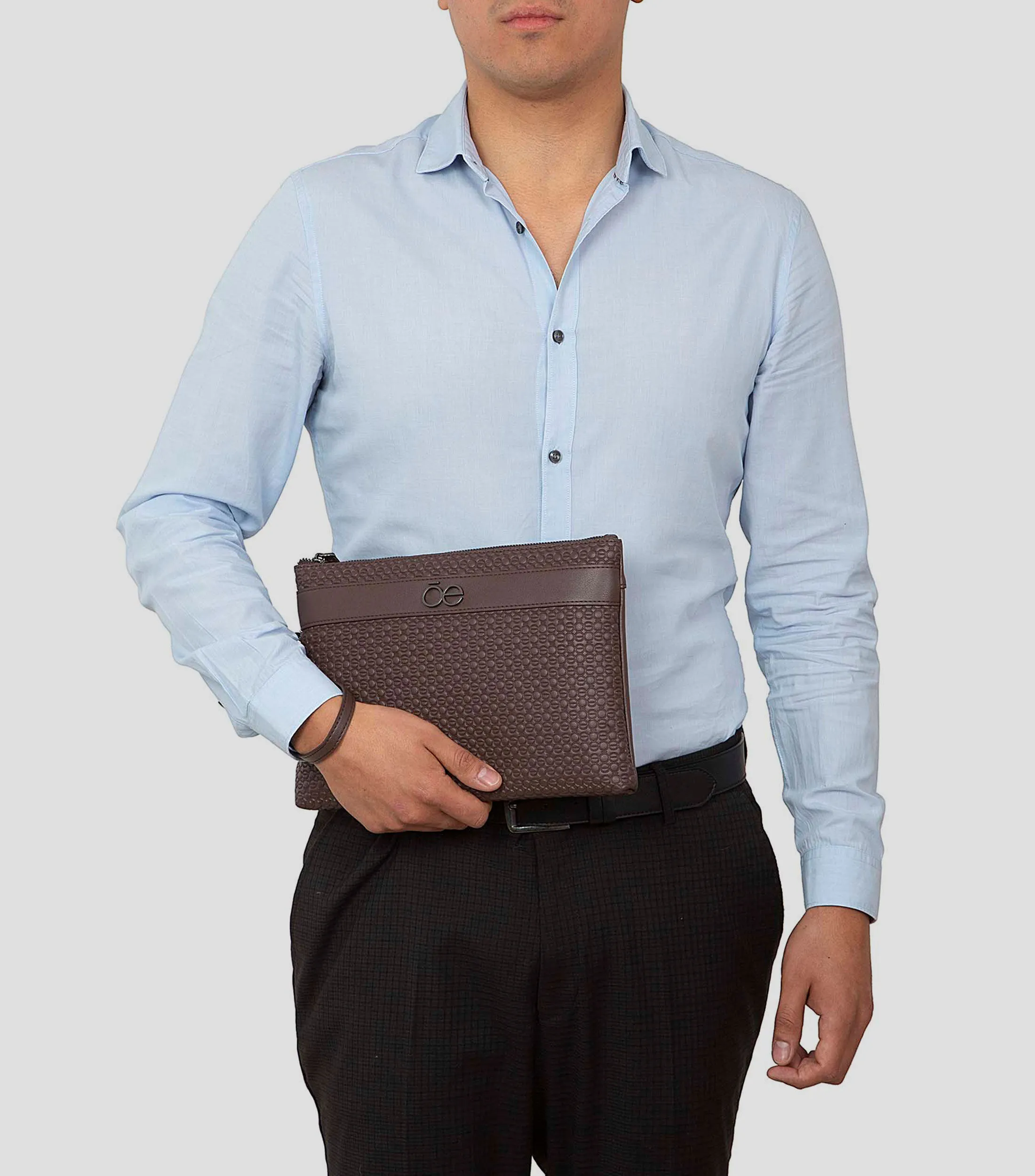 Clóe Bolso Wristlet en piel con monogram Hombre