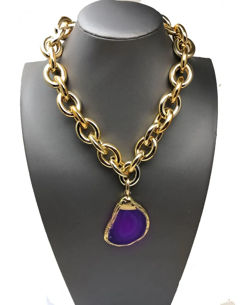 COLLARES DORADOS DE ESLABONES GRANDES Y COLGANTE MORADO