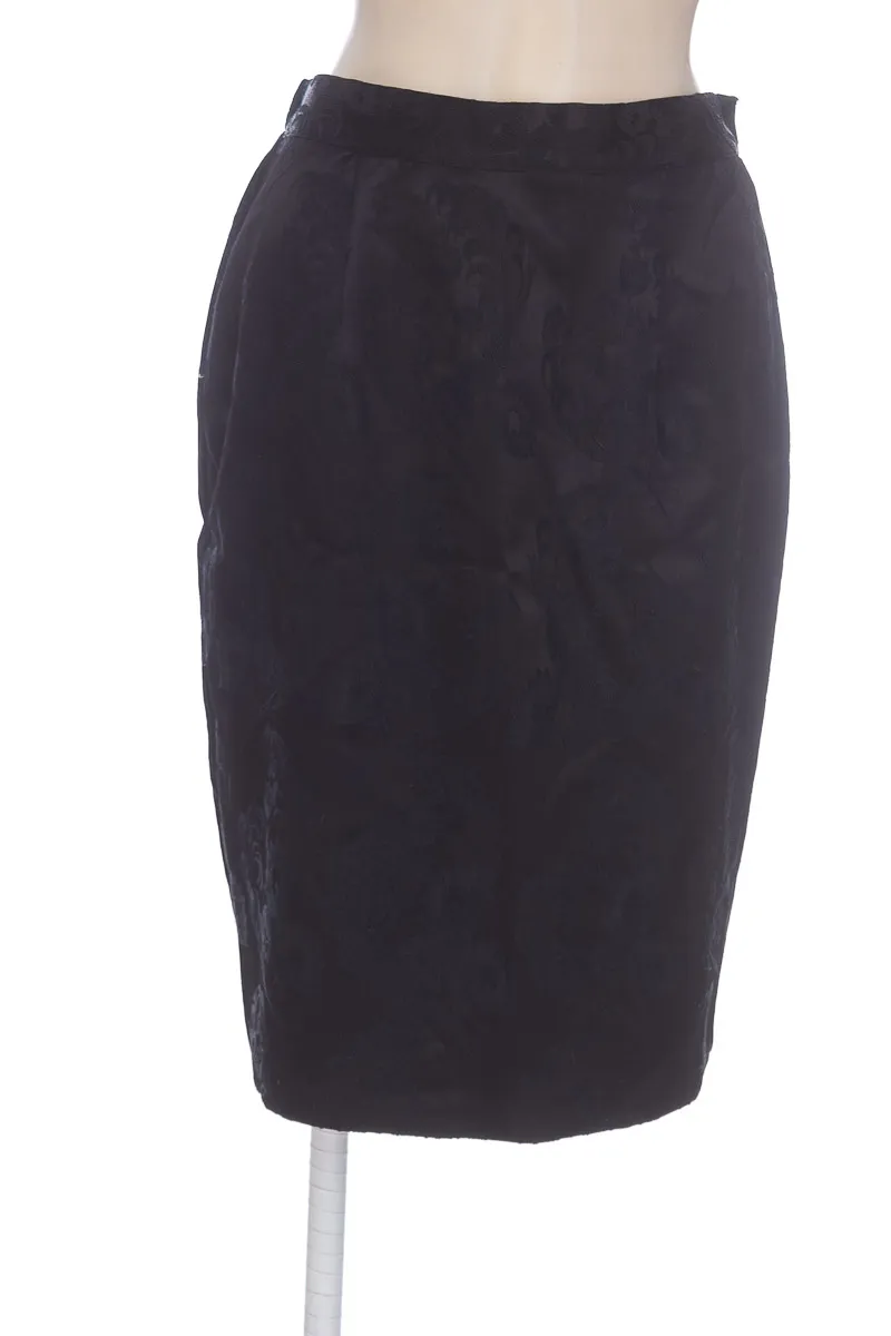 FALDA COLOR NEGRO  CLOSEANDO