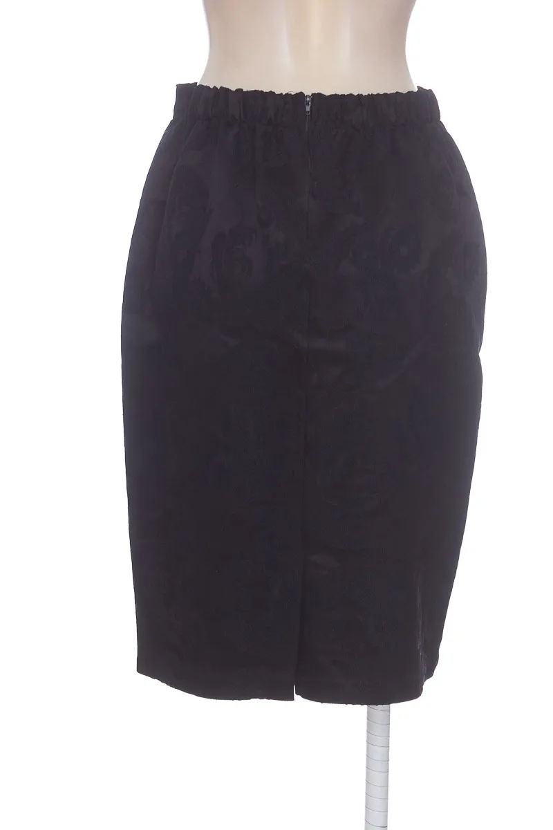 FALDA COLOR NEGRO  CLOSEANDO