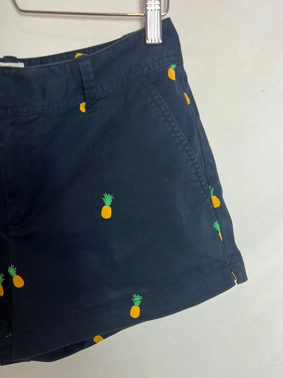GAP. Bermudas azules piñas. T 4 (M) (Tara)