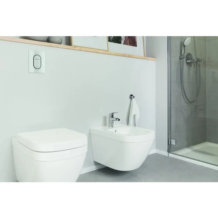 Inodoro suspendido Euro con asiento softclose, rimless y Triple Vortex, color blanco alpino 39693000 Grohe