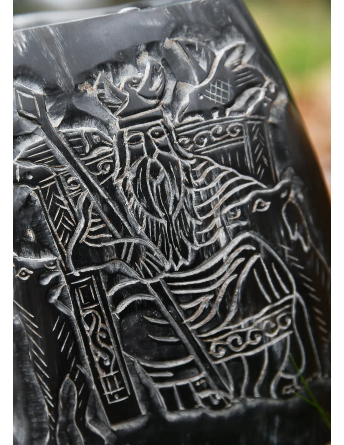 Jarra vikinga de hidromiel diseño Odín, base de madera