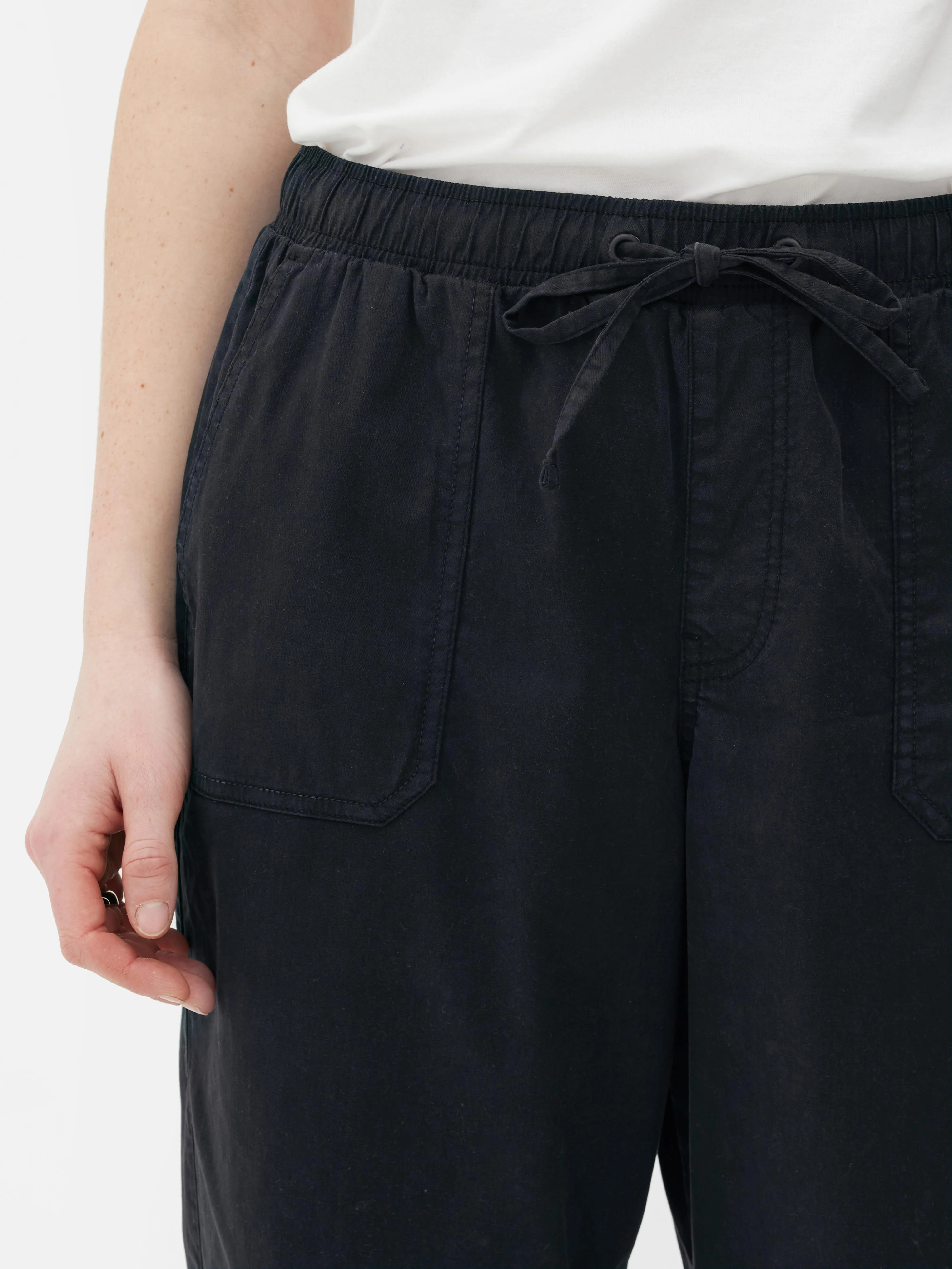 Joggers con bajos ajustados y cordón de ajuste