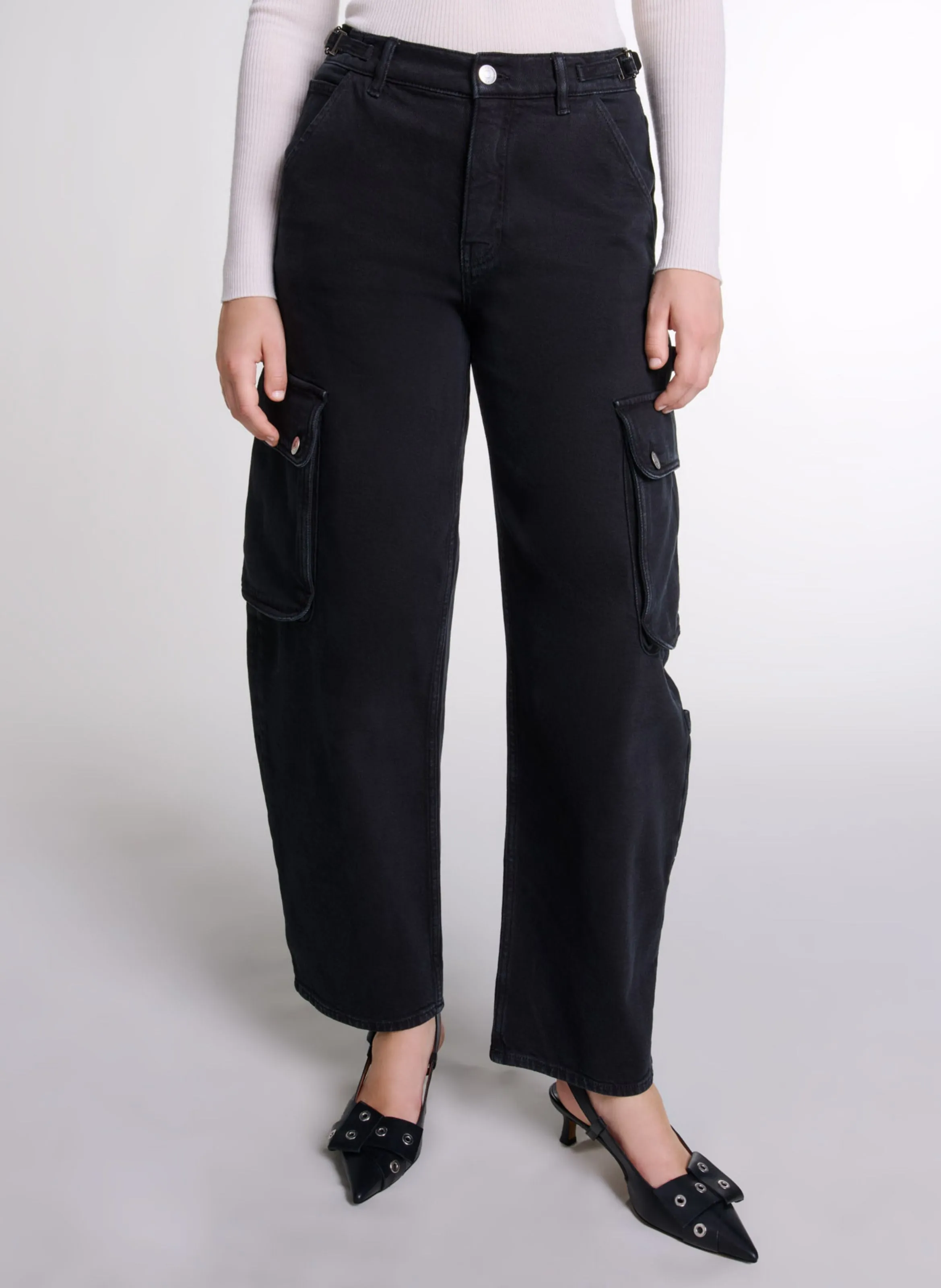 MAJE Pantalón vaquero acampanado lavado en mezcla de algodón. en negro