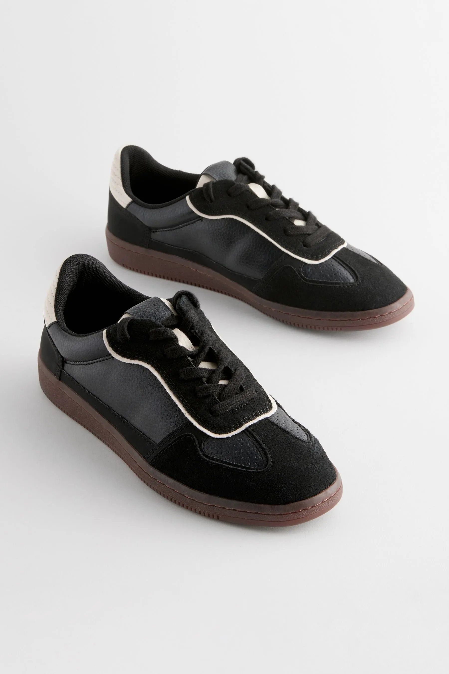 NEGRO  FOREVER COMFORT® SLIM LACE UP TRAINERS