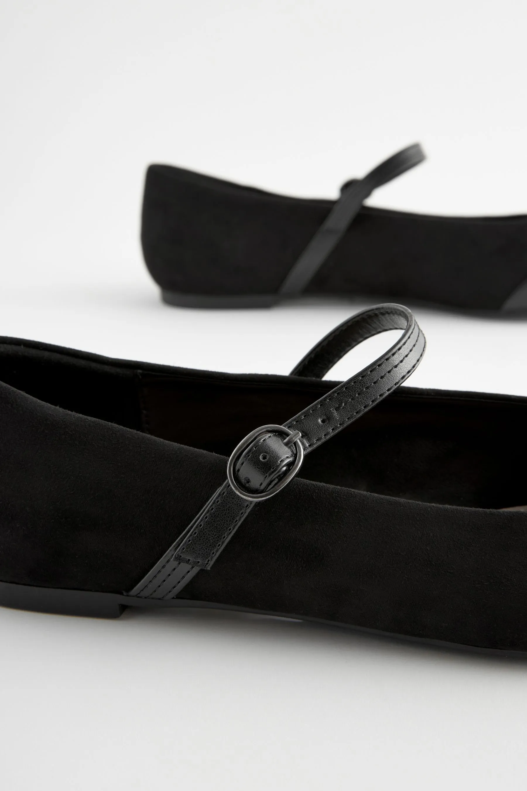 NEGRO  MERCEDITAS CON PUNTERA CUADRADA FOREVER COMFORT®