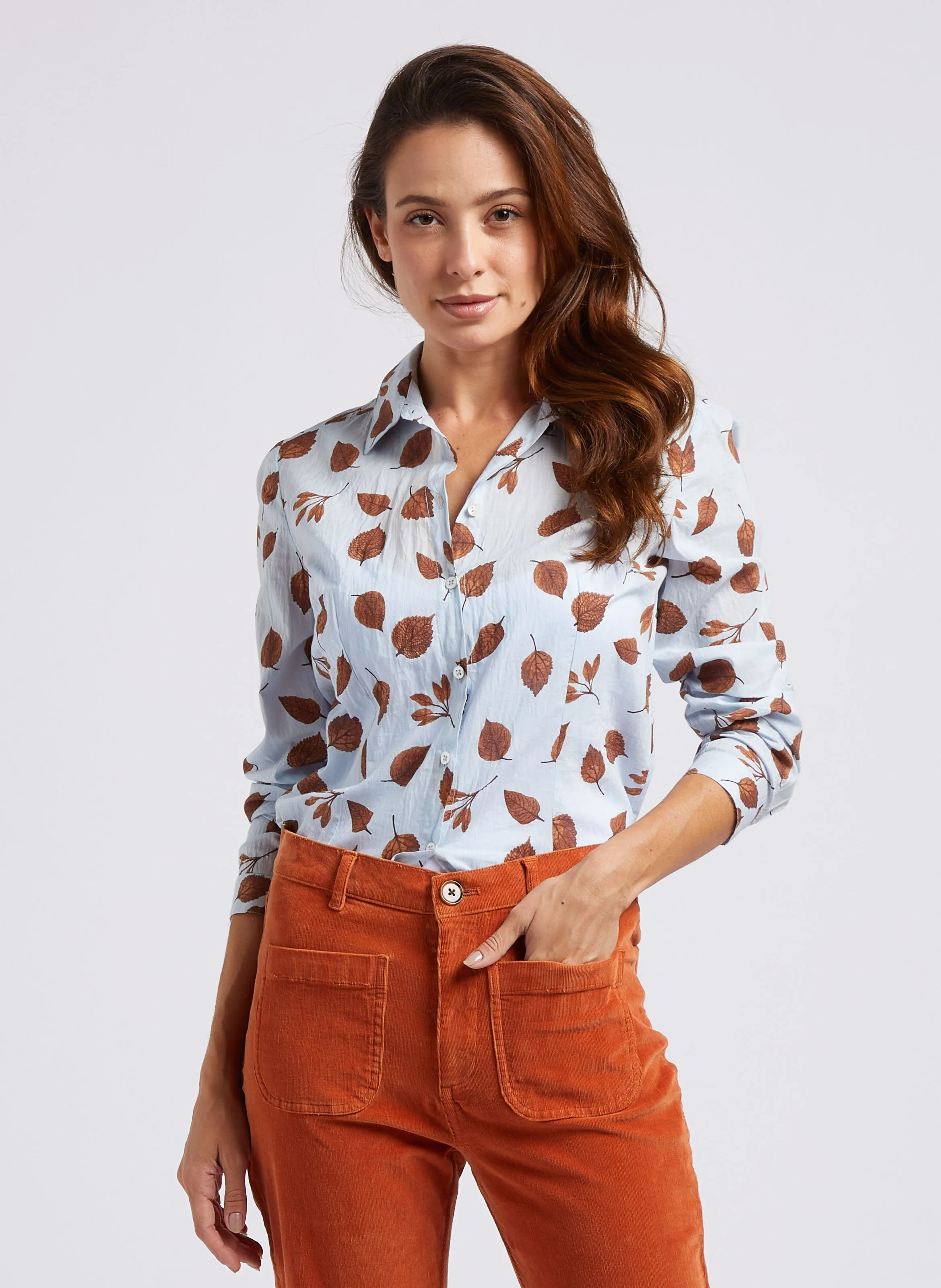 NICE THINGS Camisa entallada de algodón con cuello clásico en azul