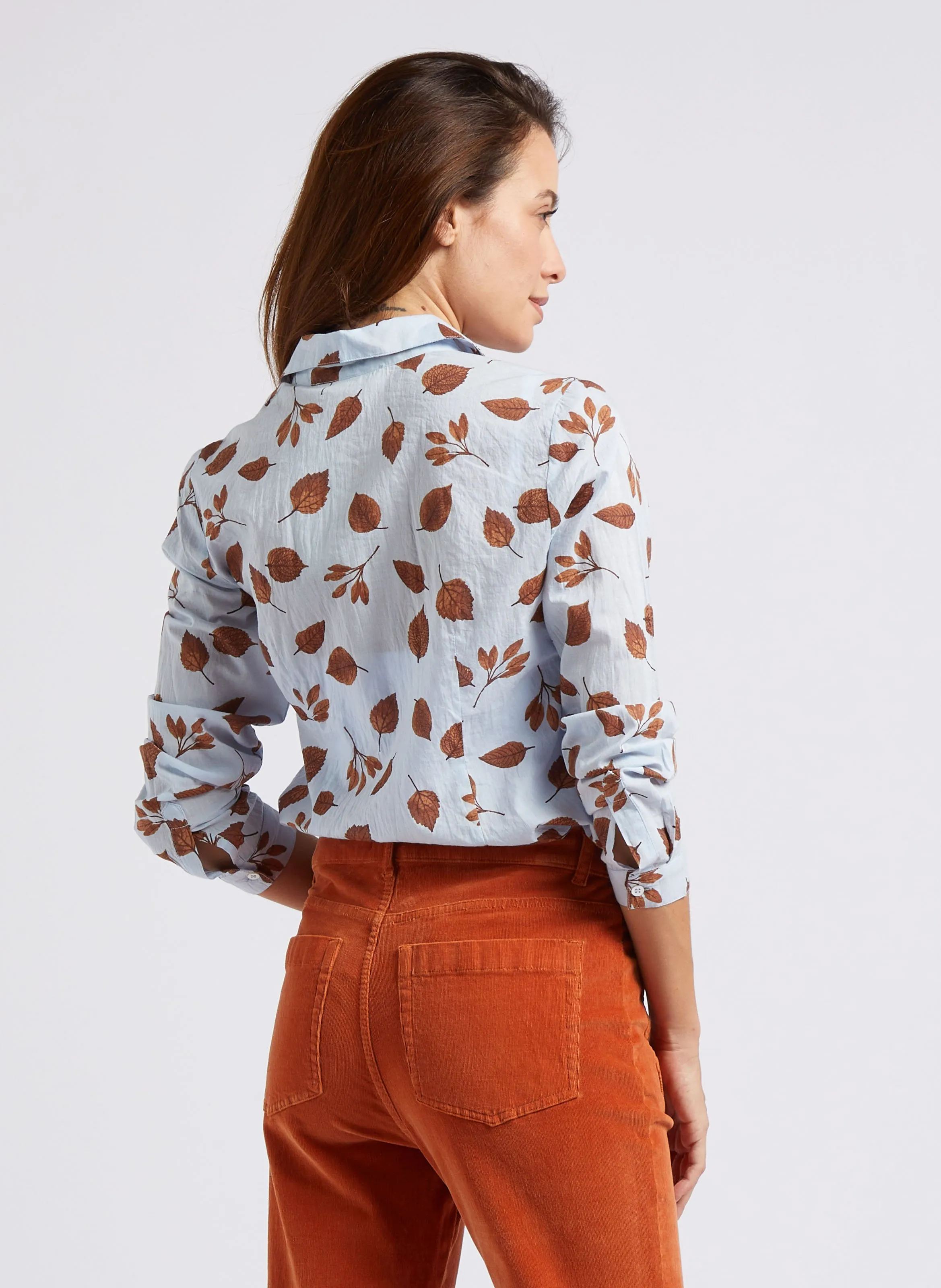 NICE THINGS Camisa entallada de algodón con cuello clásico en azul