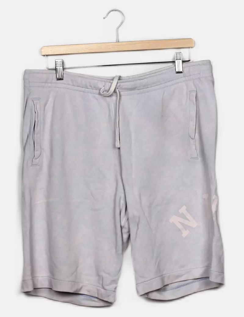 Nike Pantalones de chándal y joggers Cortos