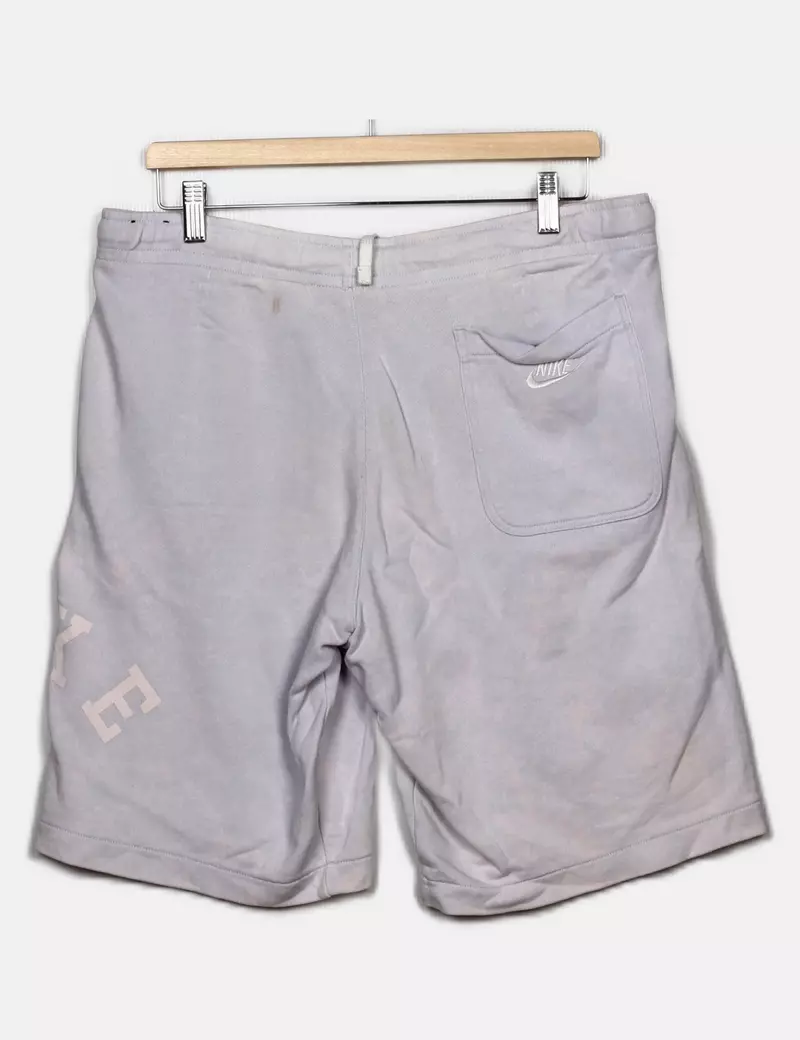 Nike Pantalones de chándal y joggers Cortos